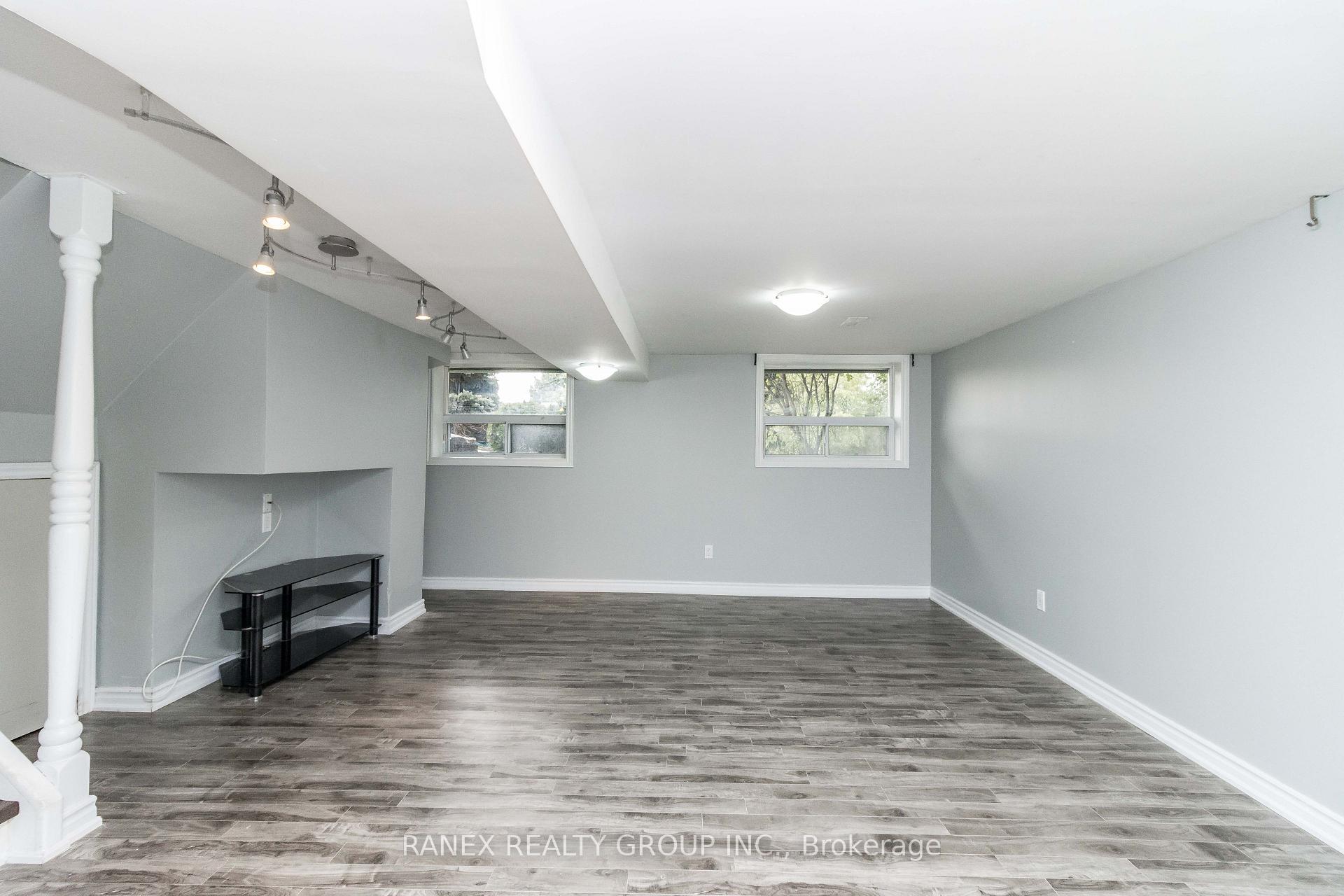 Photo 38 of 54 Flowertown Avenue, Brampton, Northwood Park — HOMEH