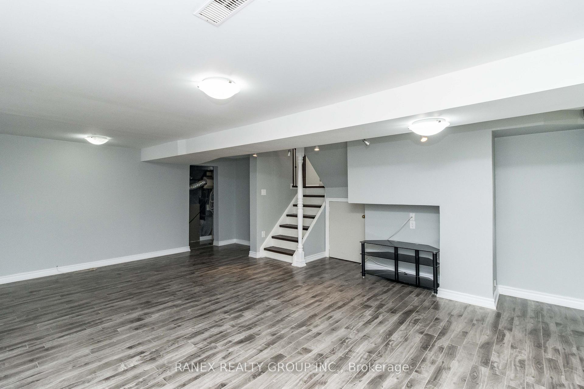 Photo 40 of 54 Flowertown Avenue, Brampton, Northwood Park — HOMEH