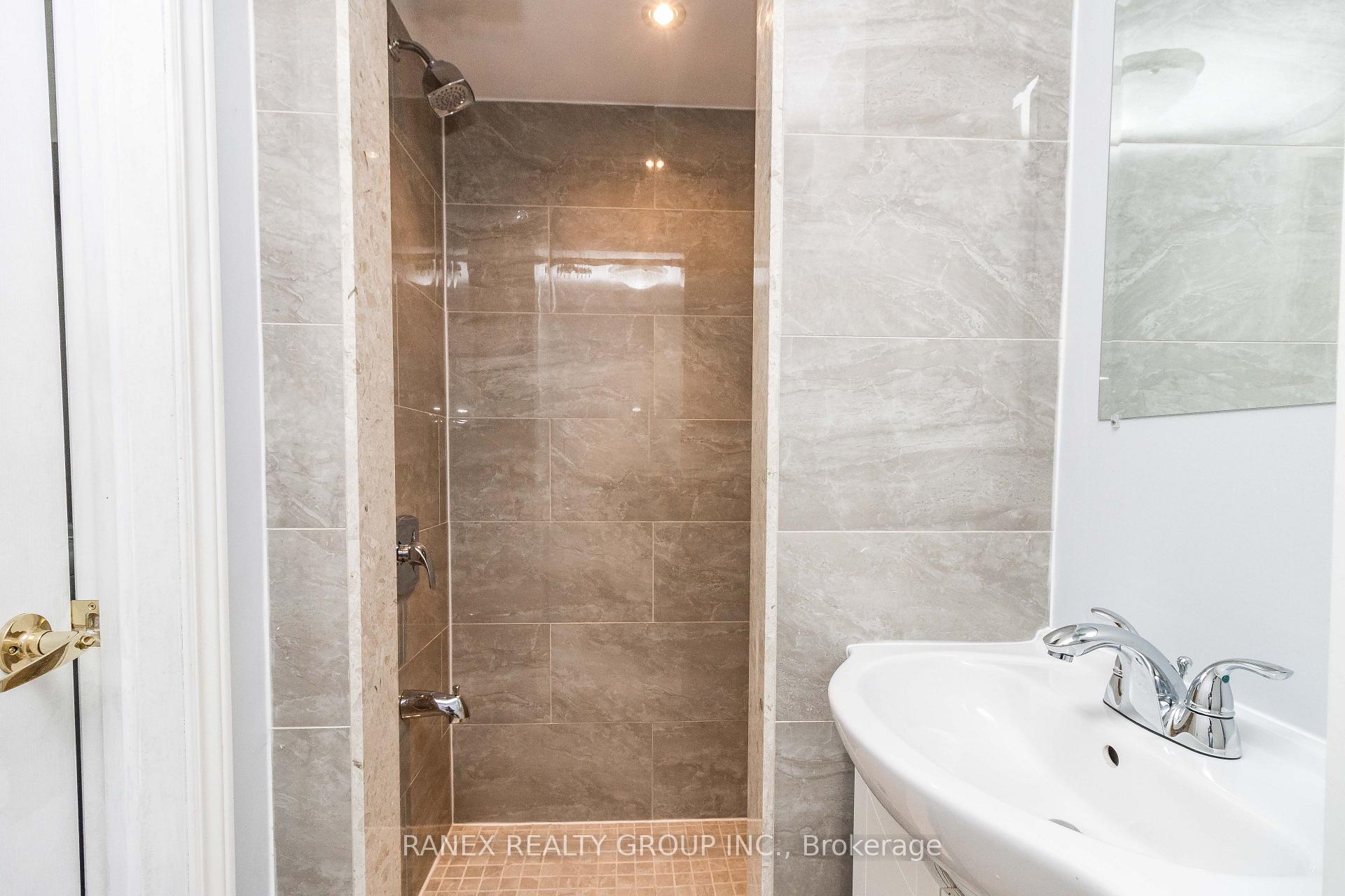 Photo 44 of 54 Flowertown Avenue, Brampton, Northwood Park — HOMEH