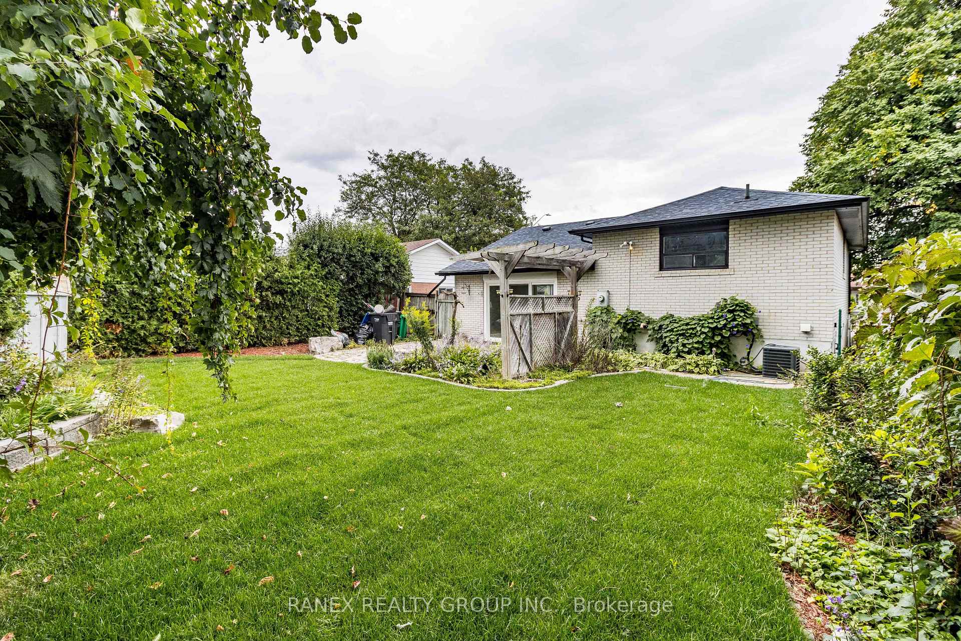 Photo 50 of 54 Flowertown Avenue, Brampton, Northwood Park — HOMEH