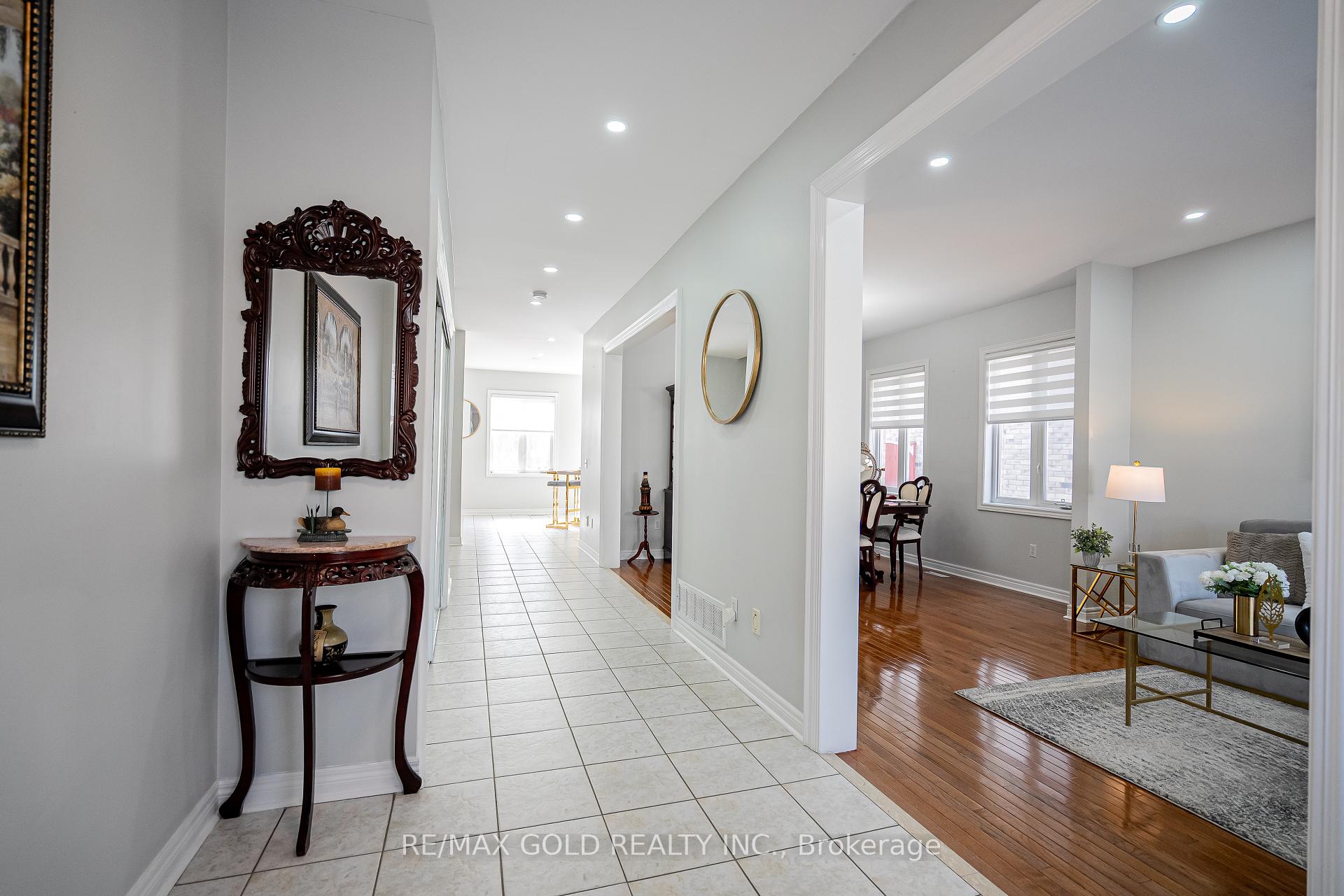 Photo 5 of 19 Rushbrook Drive, Brampton, Vales of Castlemore — HOMEH