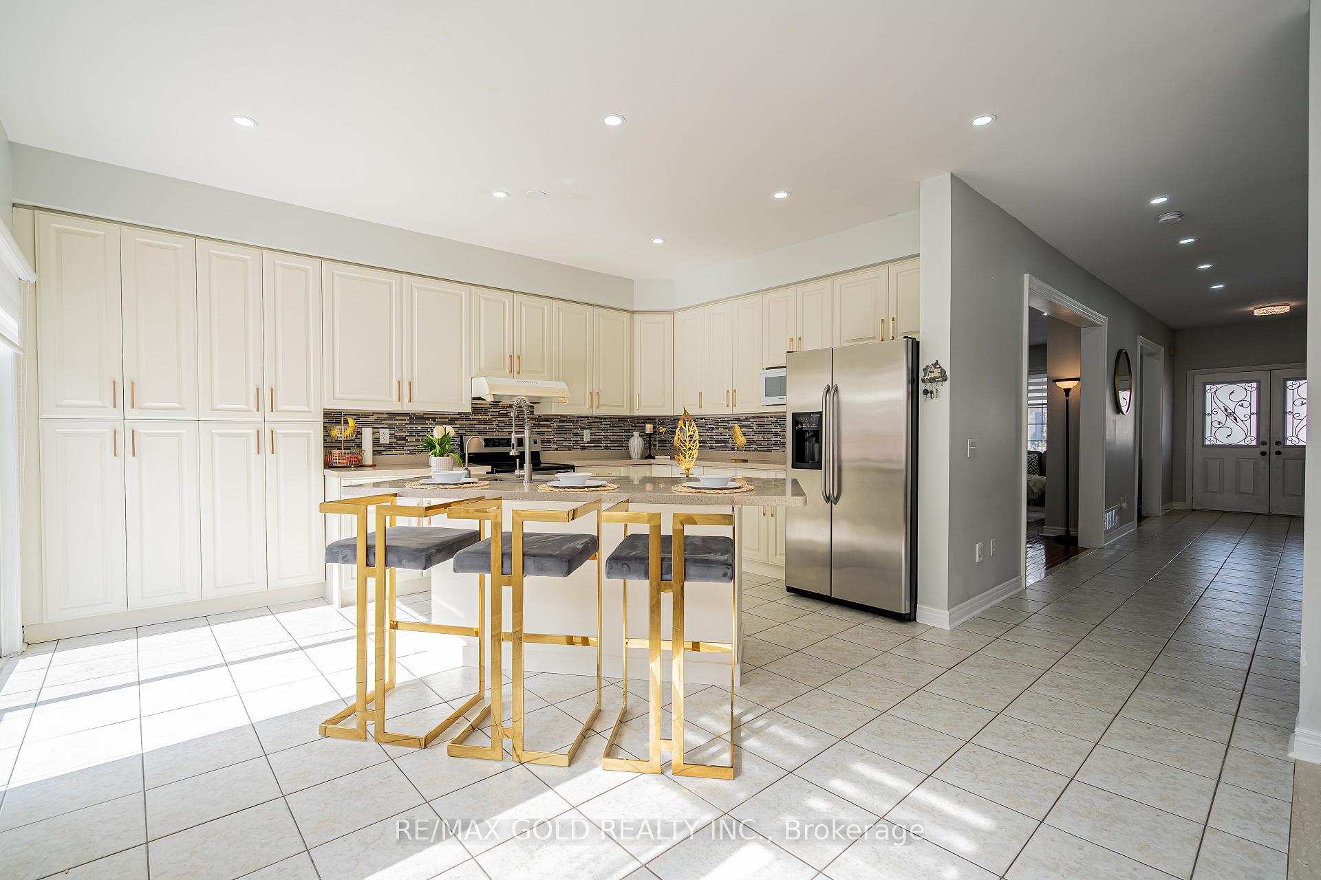 Photo 9 of 19 Rushbrook Drive, Brampton, Vales of Castlemore — HOMEH