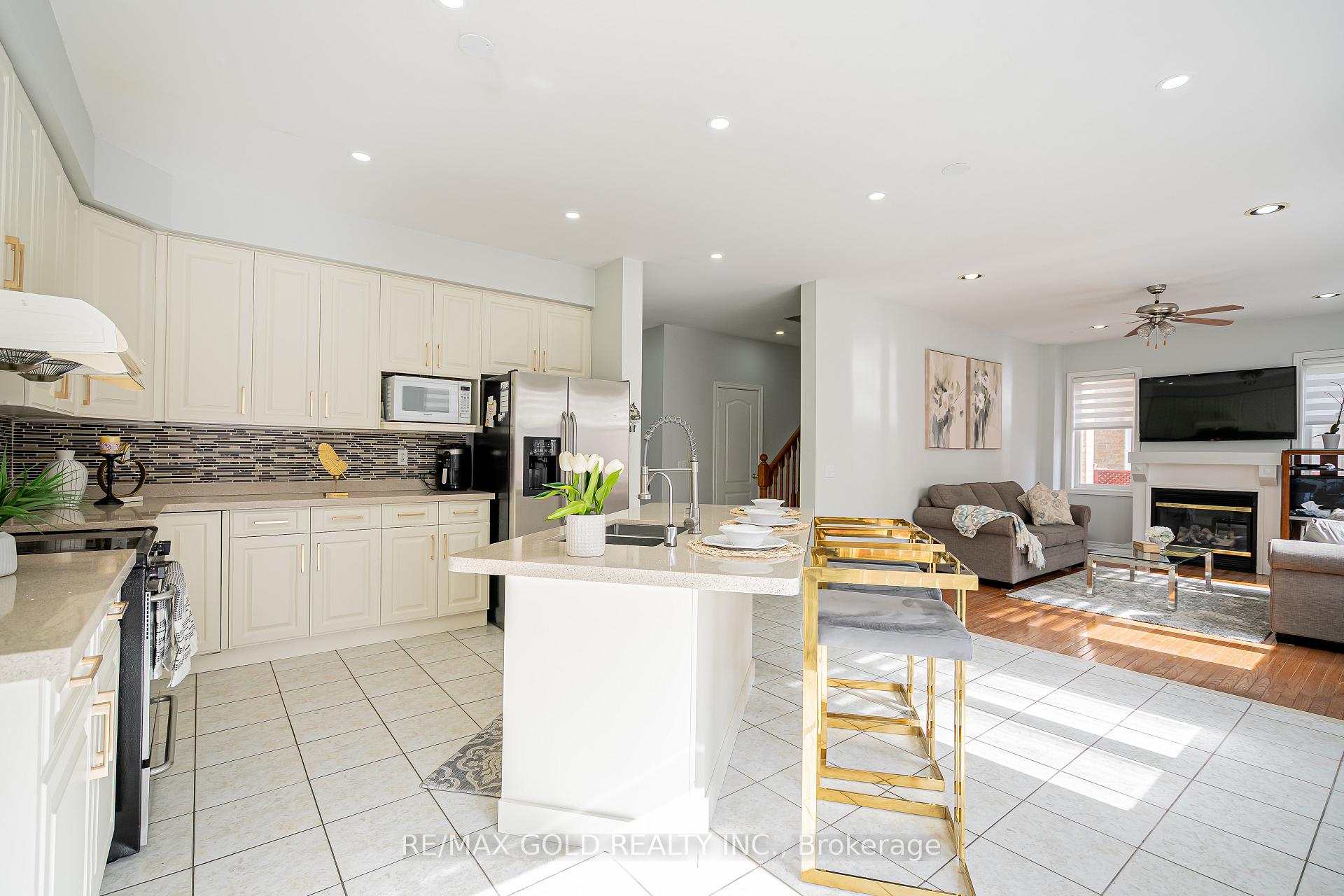 Photo 13 of 19 Rushbrook Drive, Brampton, Vales of Castlemore — HOMEH