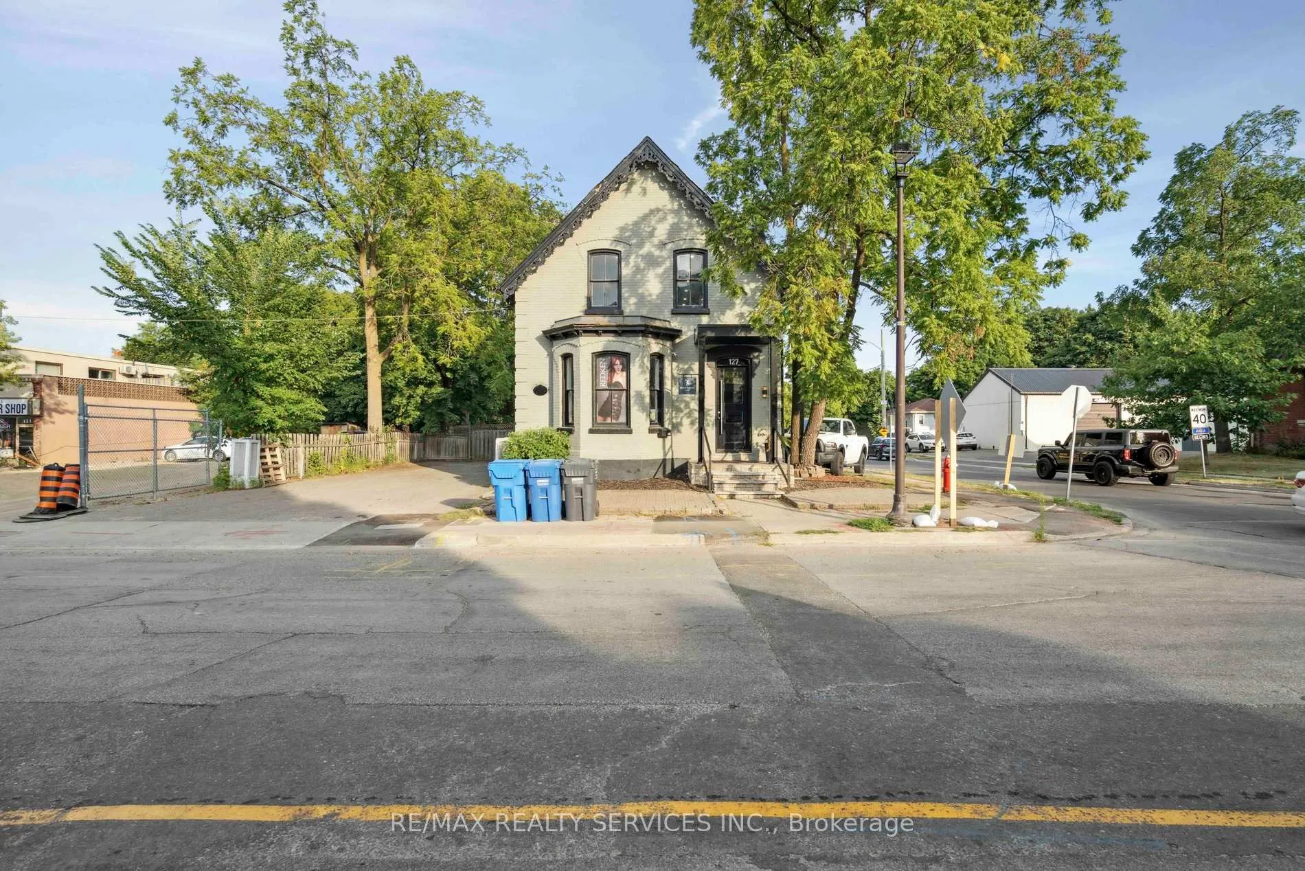 Front of 127 Queen Street W