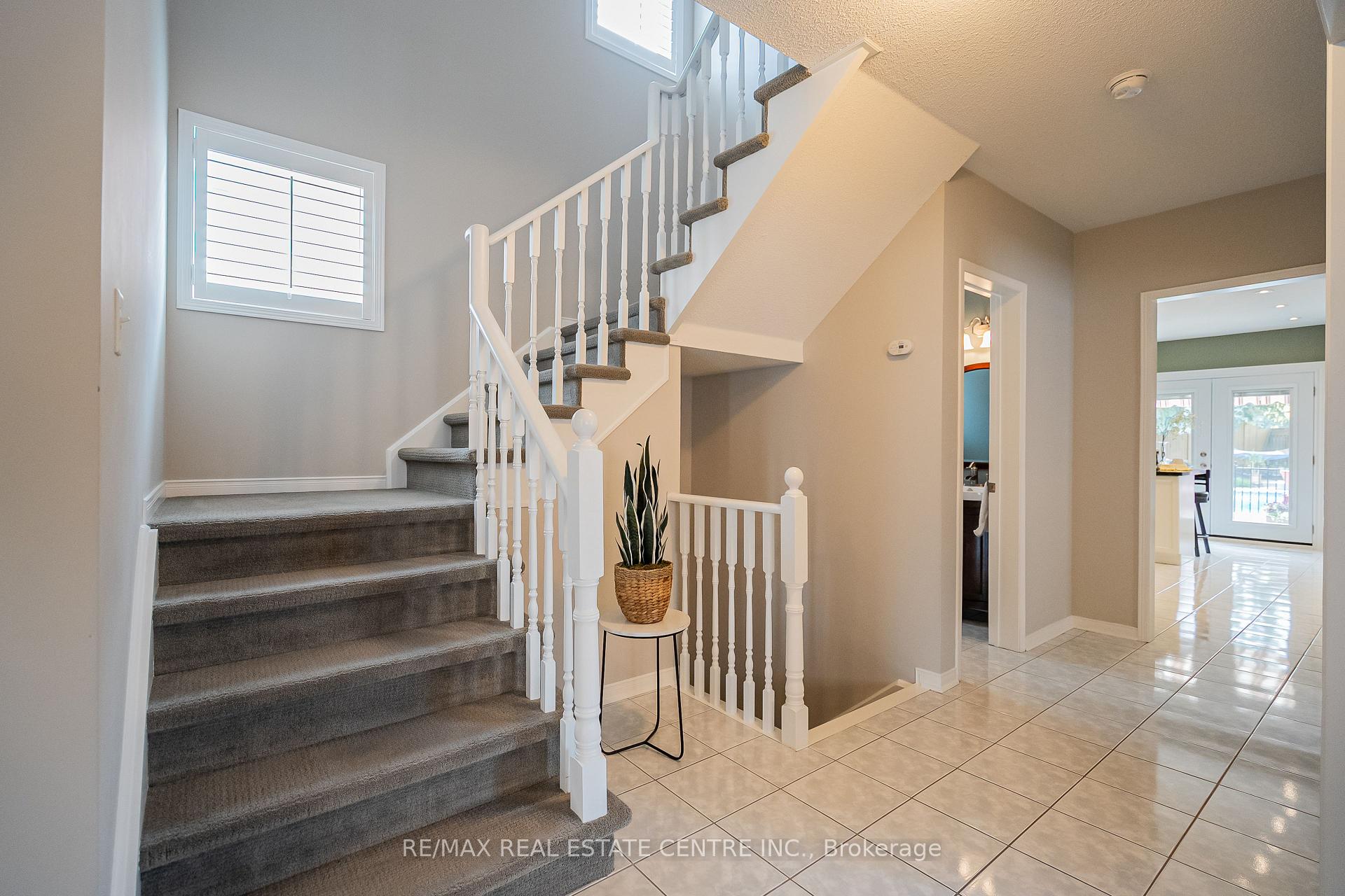 Photo 3 of 45 Culture Crescent, Brampton, Fletcher's Creek Village — HOMEH
