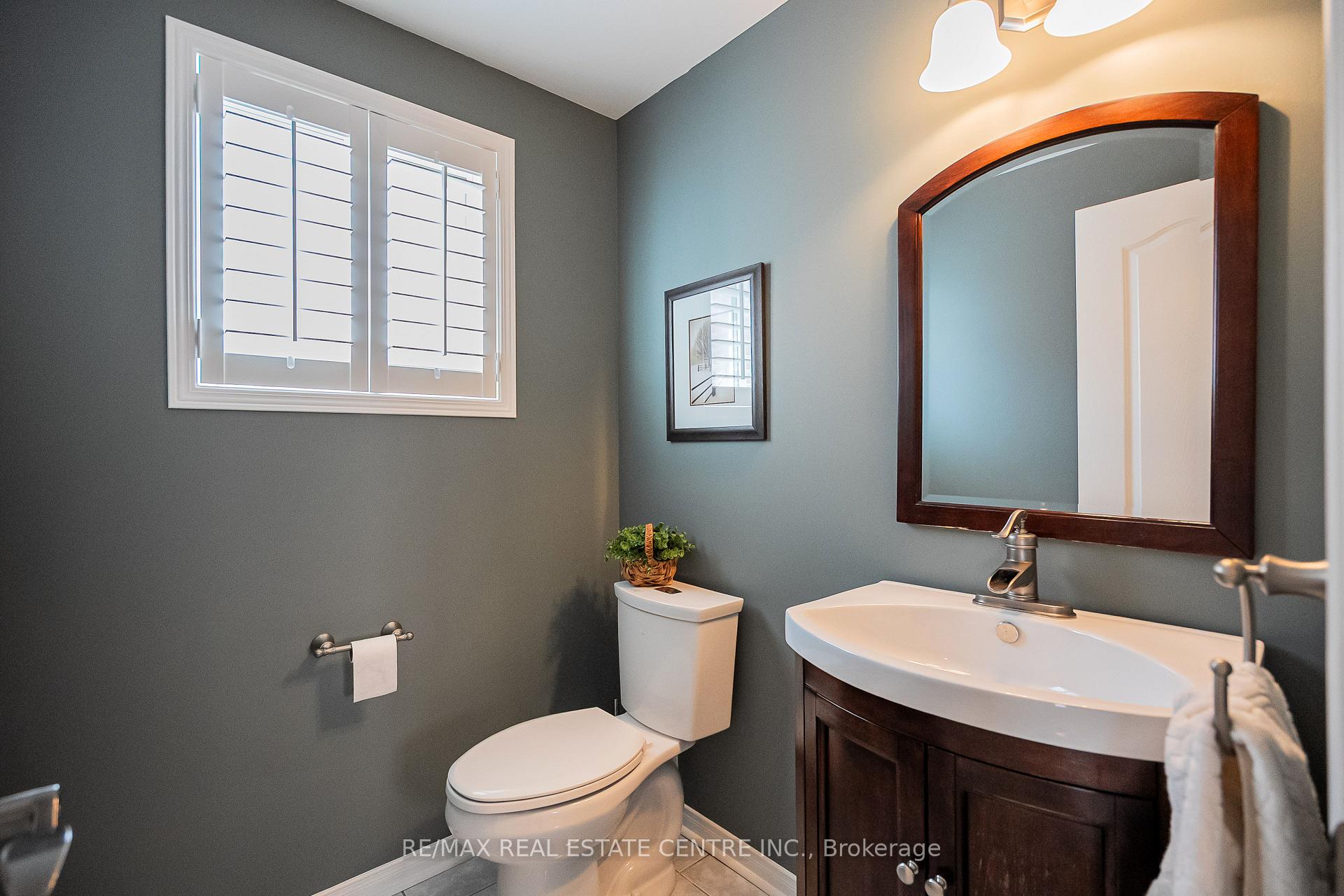 Photo 6 of 45 Culture Crescent, Brampton, Fletcher's Creek Village — HOMEH