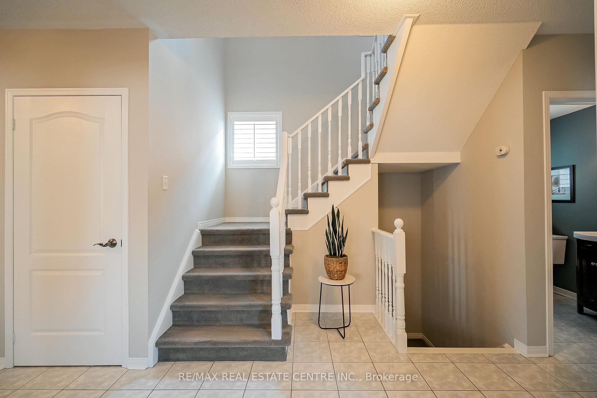 Photo 7 of 45 Culture Crescent, Brampton, Fletcher's Creek Village — HOMEH