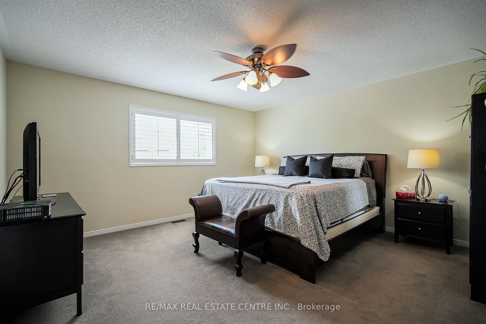Photo 8 of 45 Culture Crescent, Brampton, Fletcher's Creek Village — HOMEH