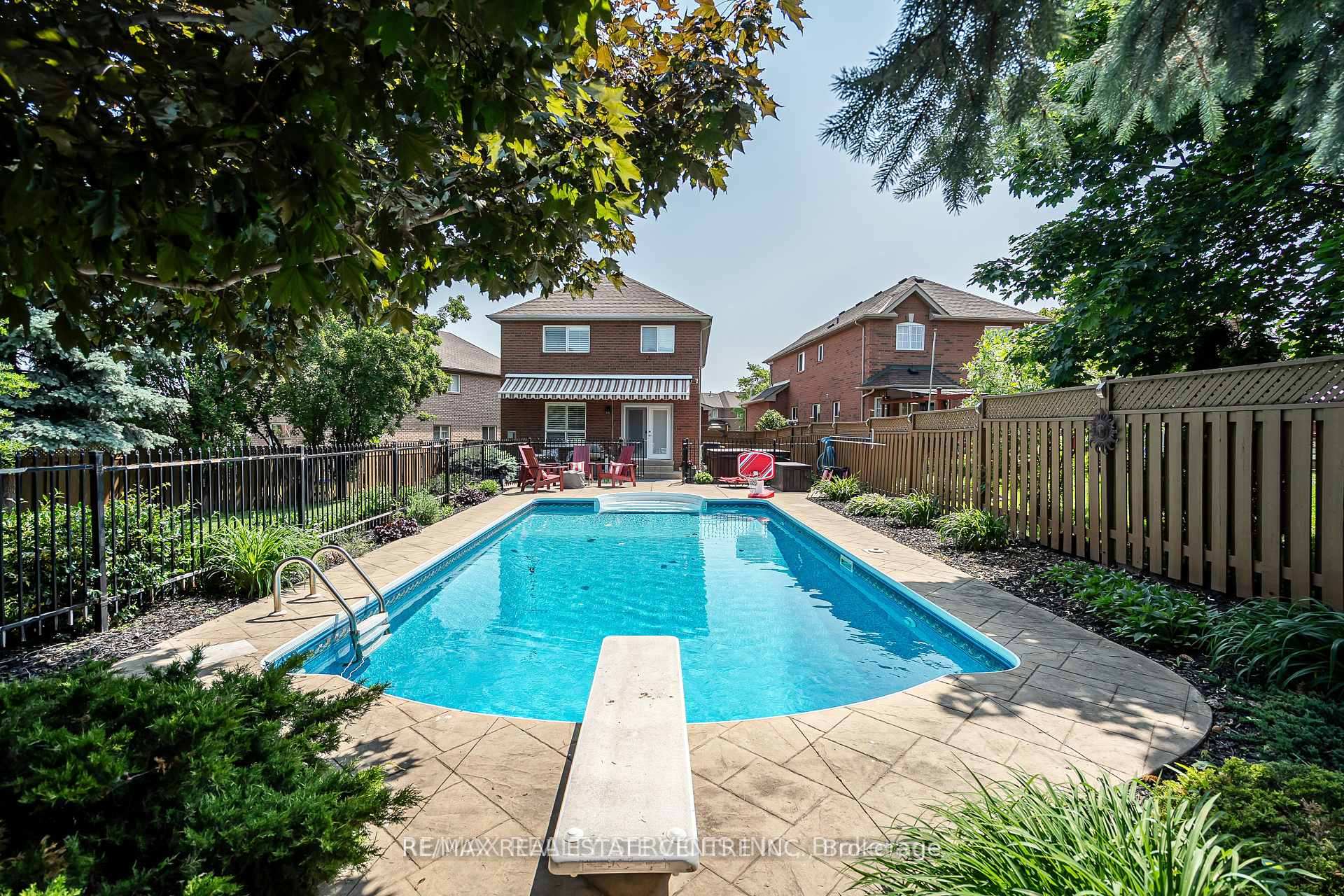 Photo 14 of 45 Culture Crescent, Brampton, Fletcher's Creek Village — HOMEH