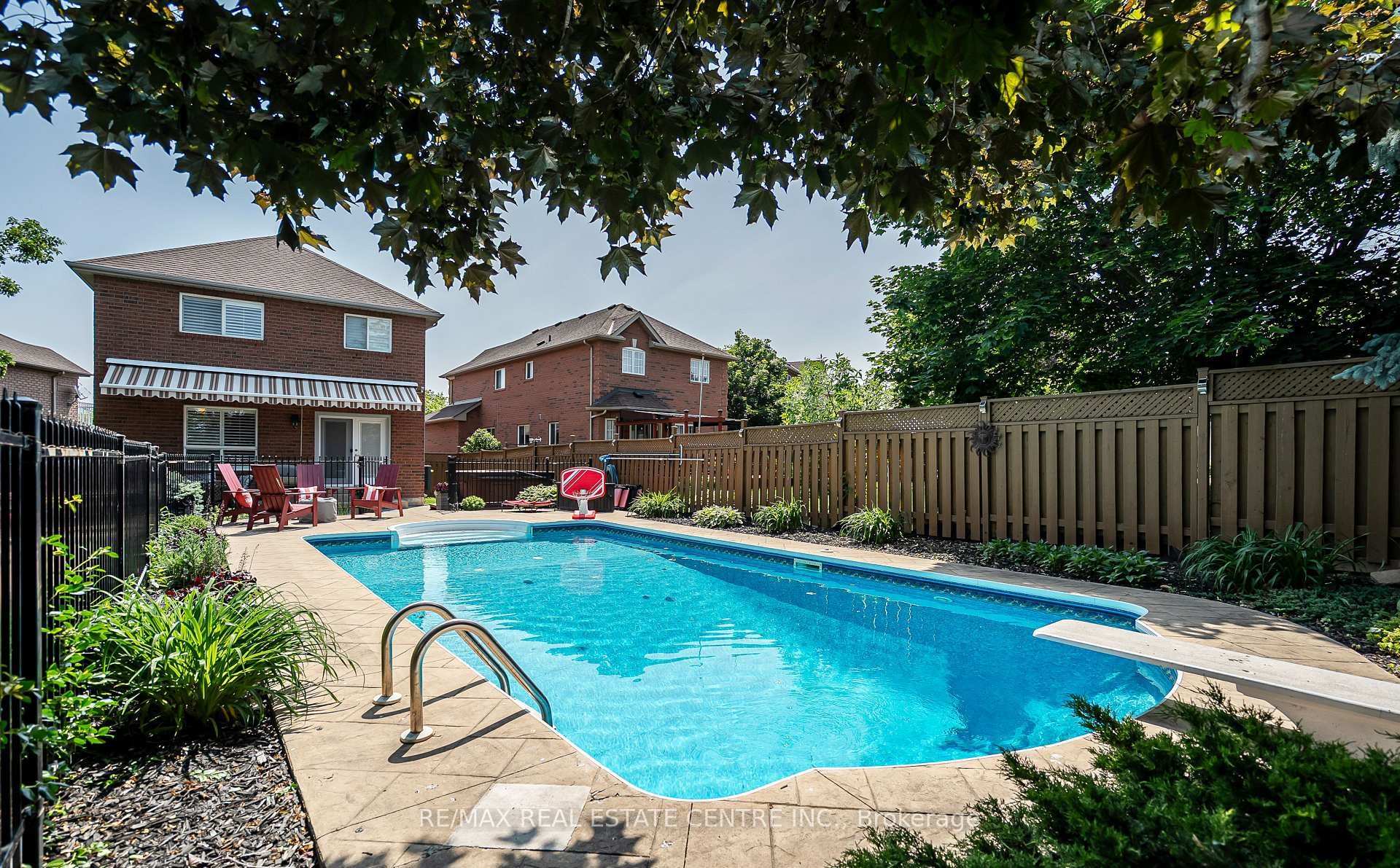 Photo 16 of 45 Culture Crescent, Brampton, Fletcher's Creek Village — HOMEH