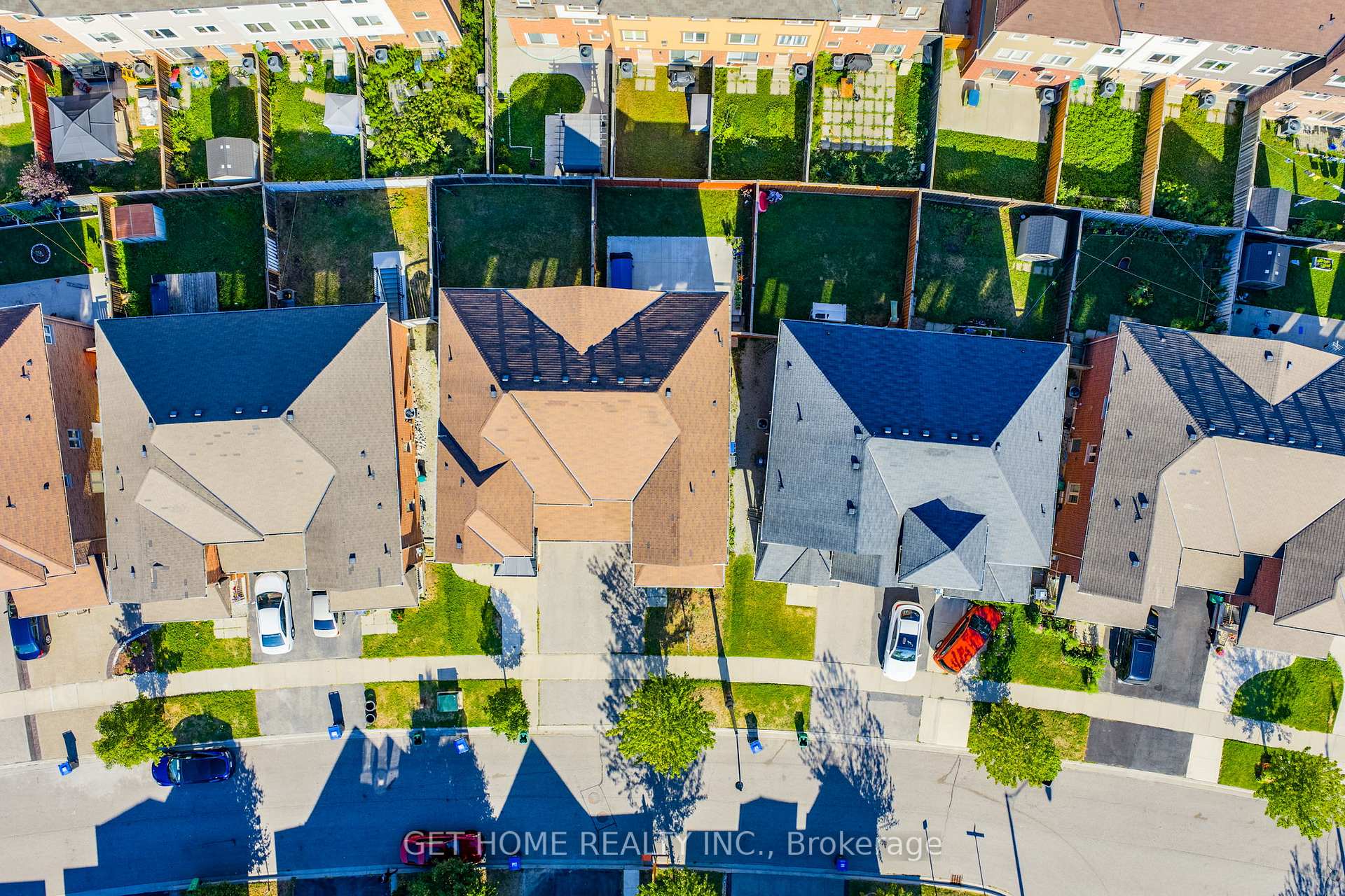 Photo 2 of 43 Baby Pointe Trail, Brampton, Northwest Brampton — HOMEH