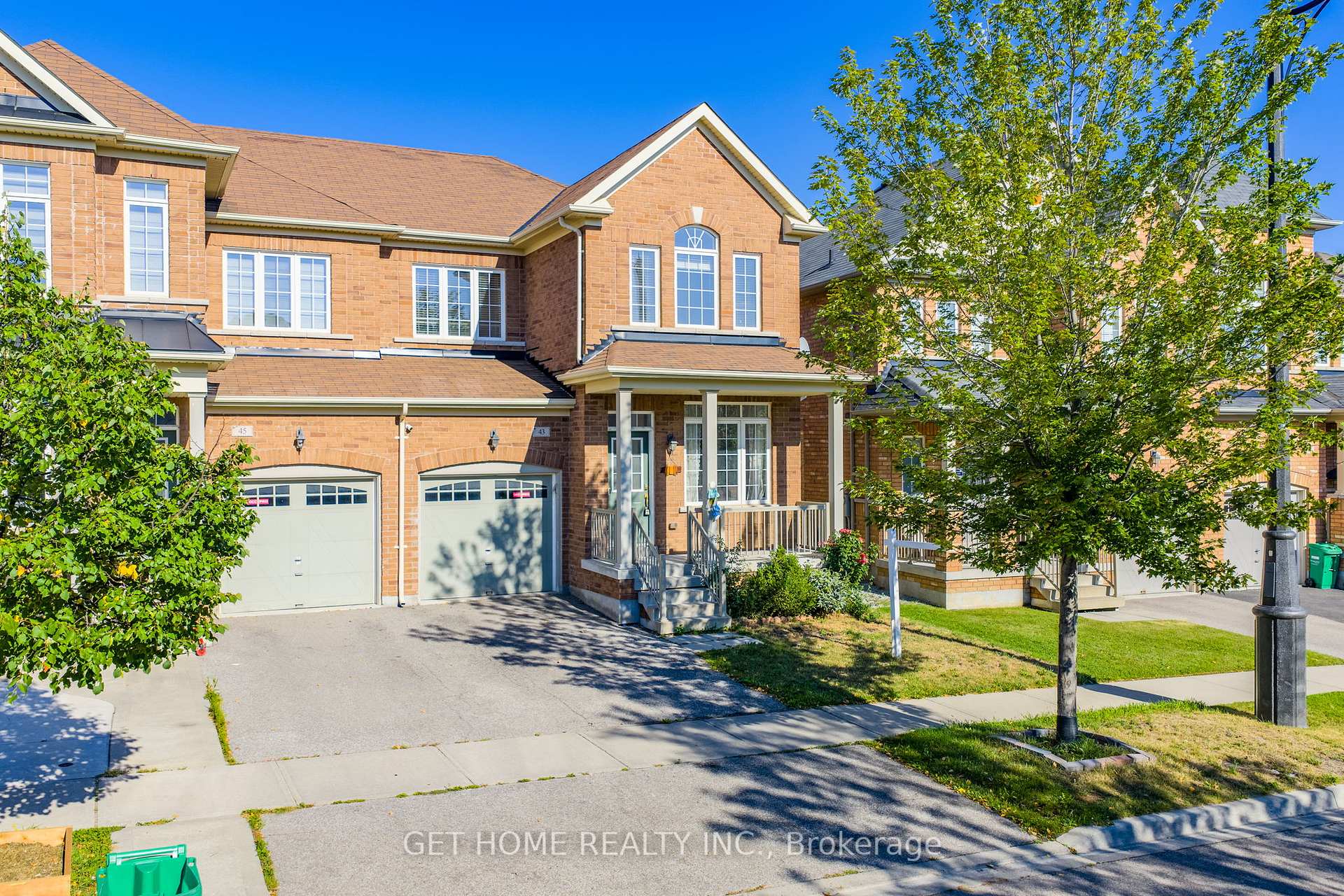 Photo 3 of 43 Baby Pointe Trail, Brampton, Northwest Brampton — HOMEH