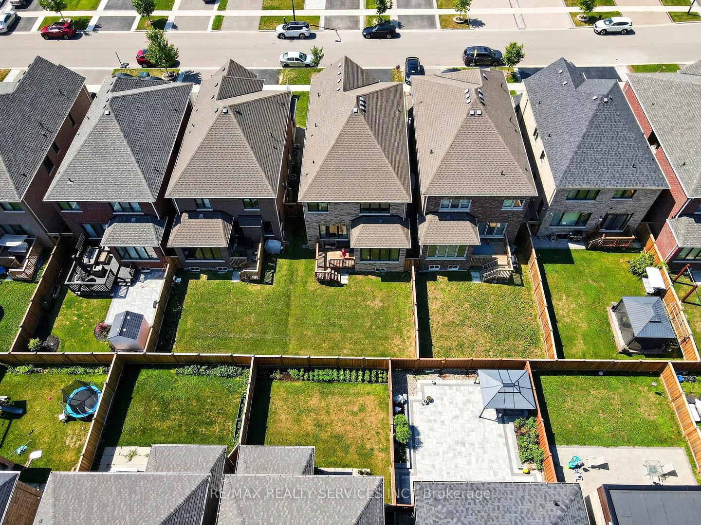 Photo 3 of 14 Workgreen Park Way, Brampton, Bram West — HOMEH