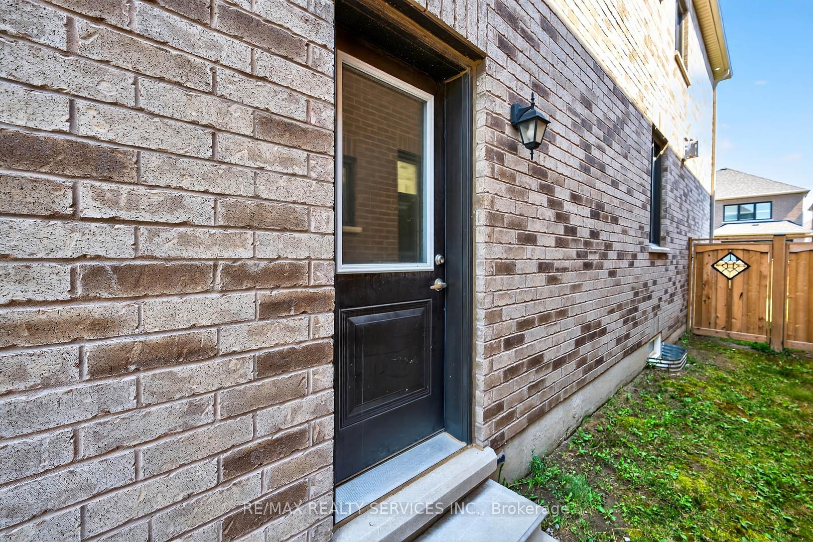 Photo 35 of 14 Workgreen Park Way, Brampton, Bram West — HOMEH