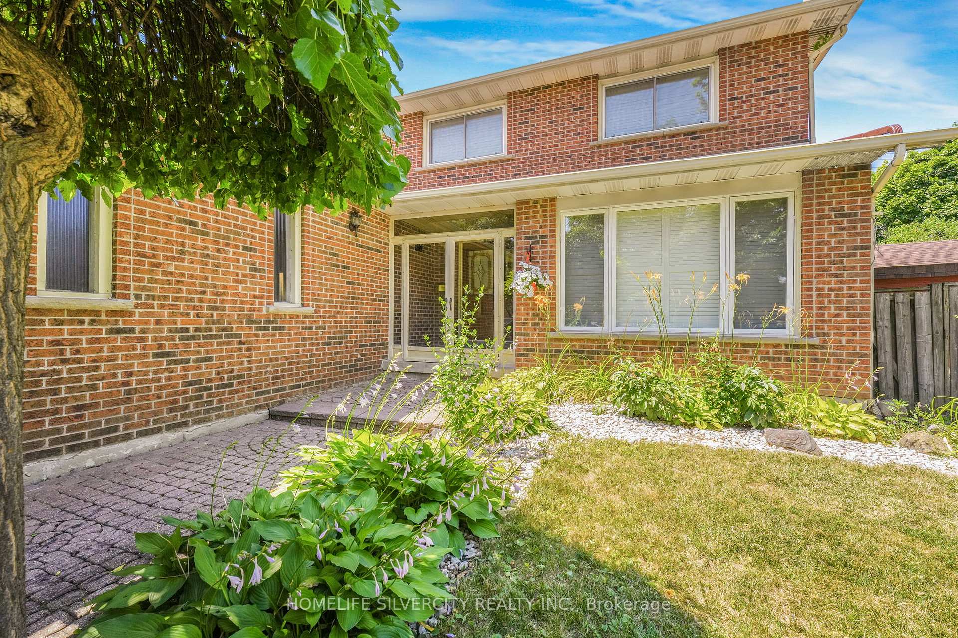 Photo 5 of 16 Pacific Lane, Brampton, Northgate — HOMEH