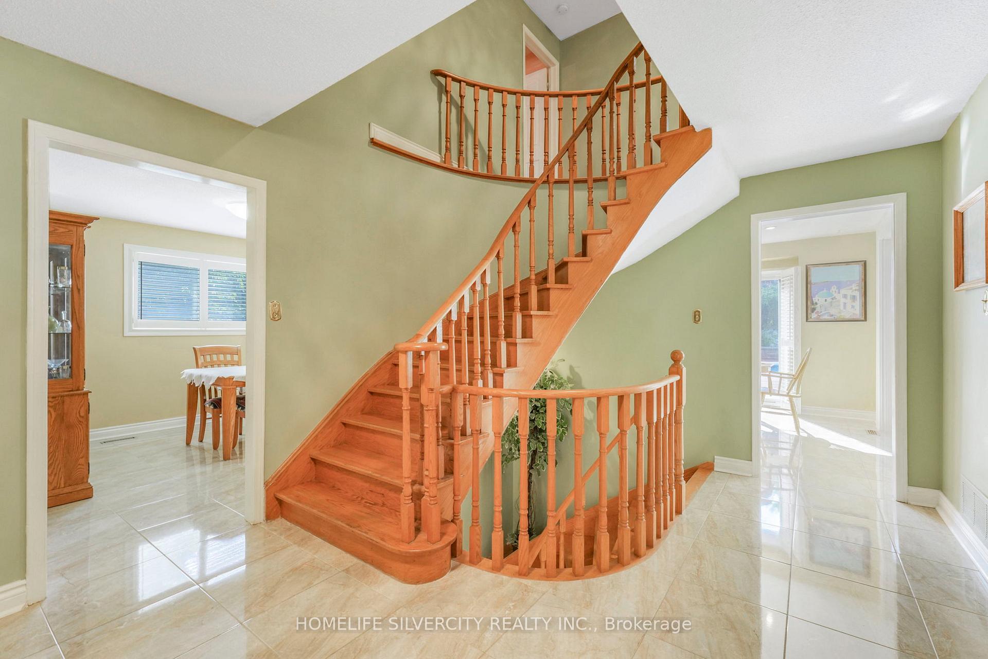Photo 9 of 16 Pacific Lane, Brampton, Northgate — HOMEH