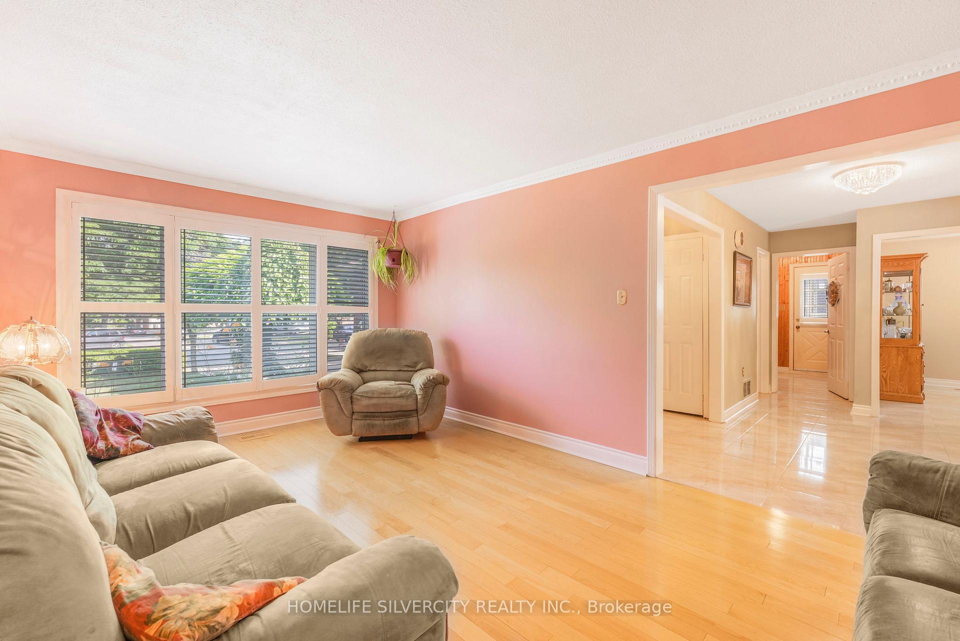Photo 13 of 16 Pacific Lane, Brampton, Northgate — HOMEH