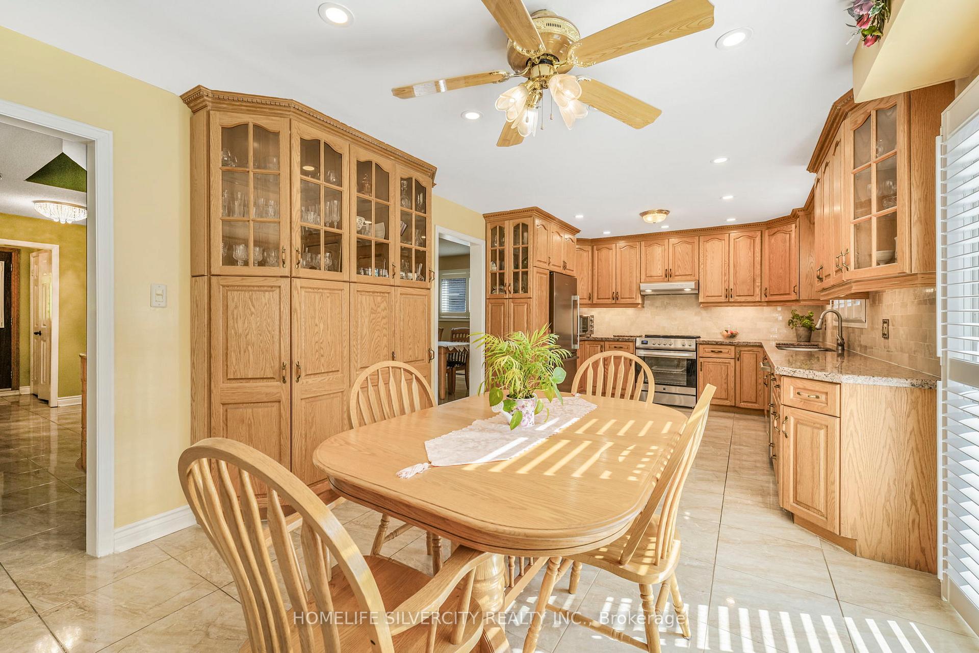 Photo 15 of 16 Pacific Lane, Brampton, Northgate — HOMEH