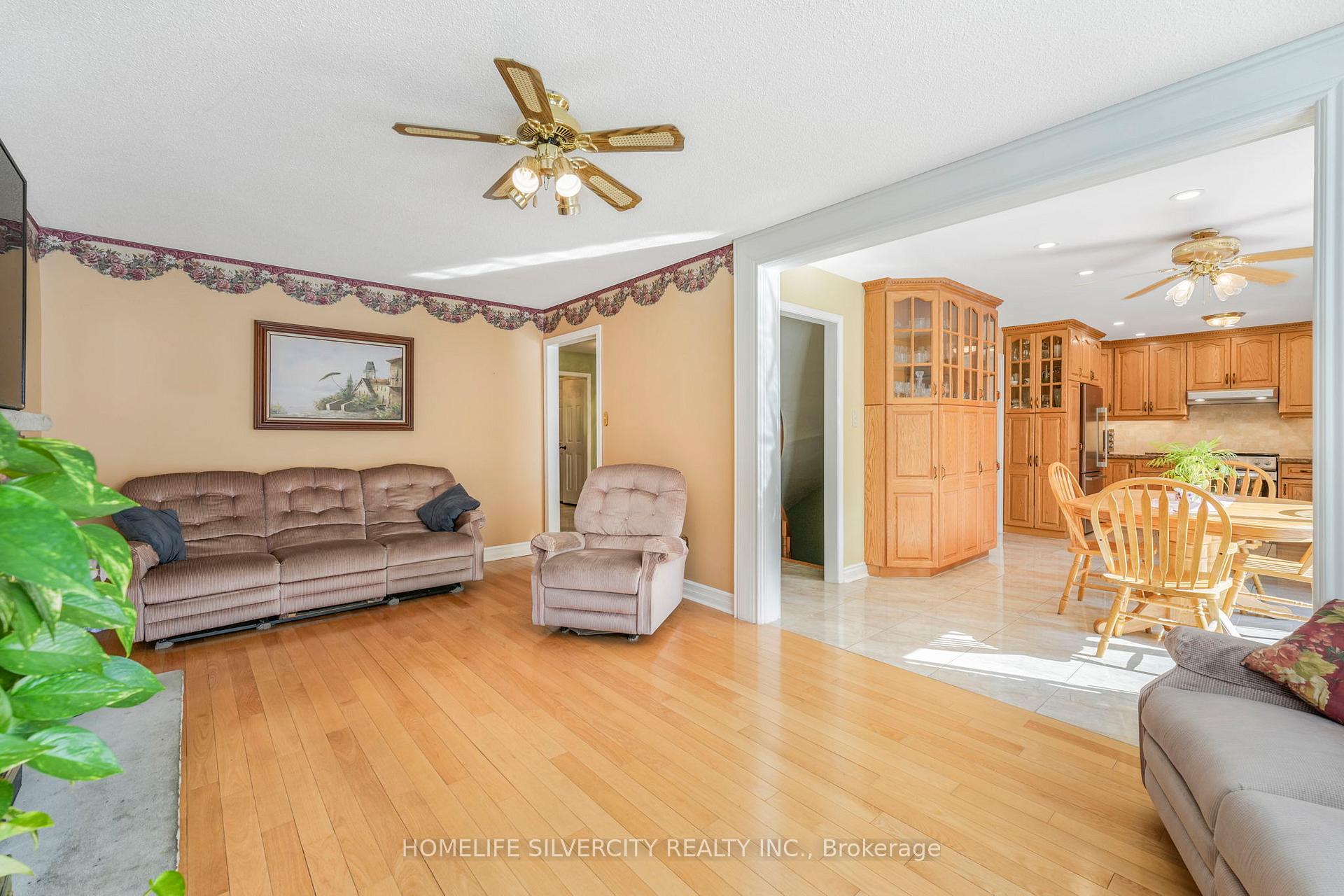 Photo 8 of 16 Pacific Lane, Brampton, Northgate — HOMEH