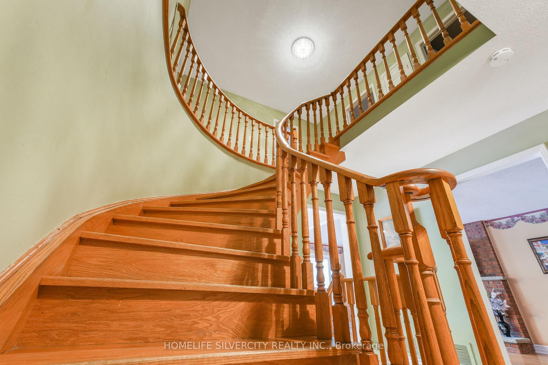 Photo 17 of 16 Pacific Lane, Brampton, Northgate — HOMEH
