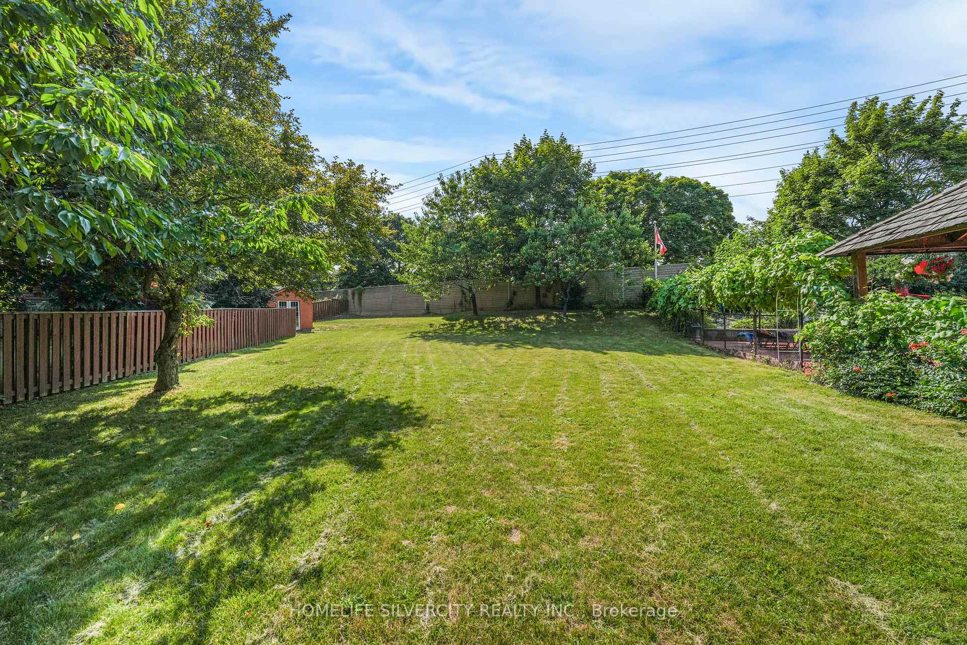 Photo 18 of 16 Pacific Lane, Brampton, Northgate — HOMEH
