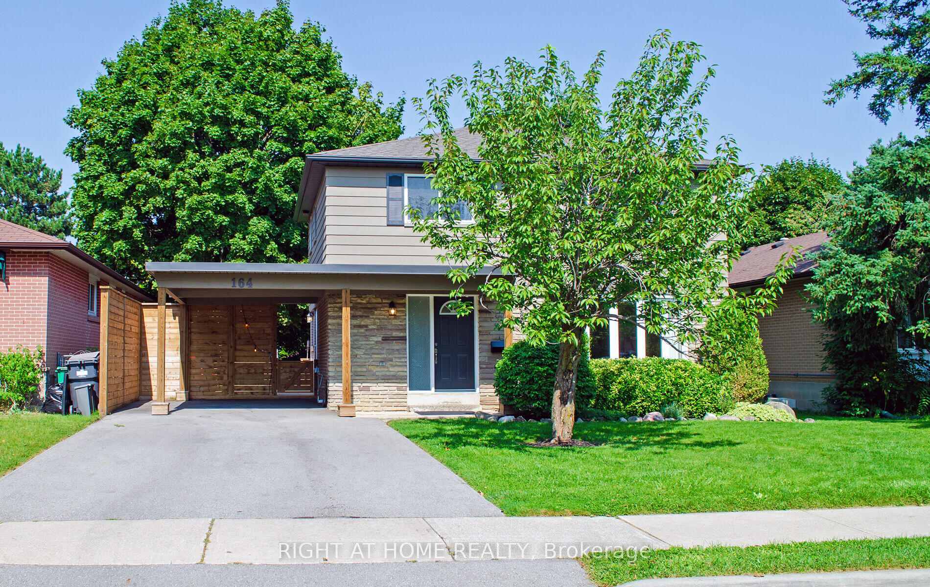 Photo 3 of 164 McMurchy Avenue S, Brampton, Brampton South — HOMEH