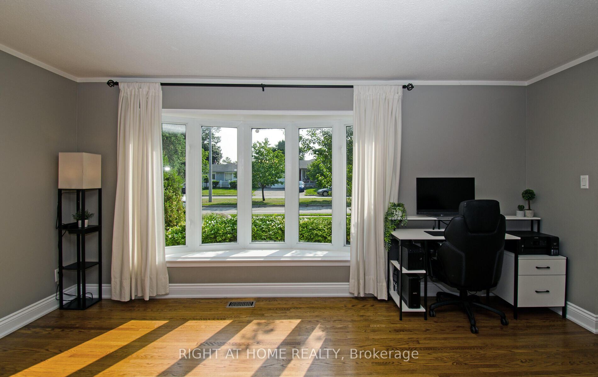 Photo 5 of 164 McMurchy Avenue S, Brampton, Brampton South — HOMEH