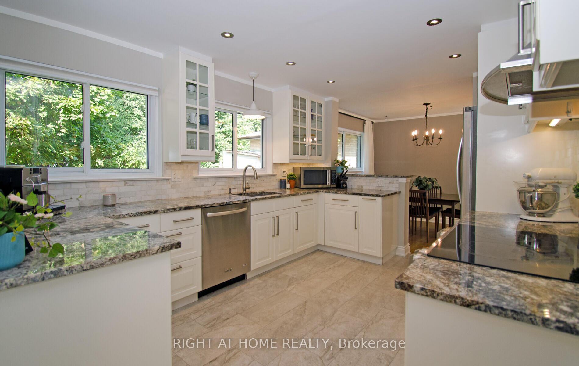 Photo 13 of 164 McMurchy Avenue S, Brampton, Brampton South — HOMEH