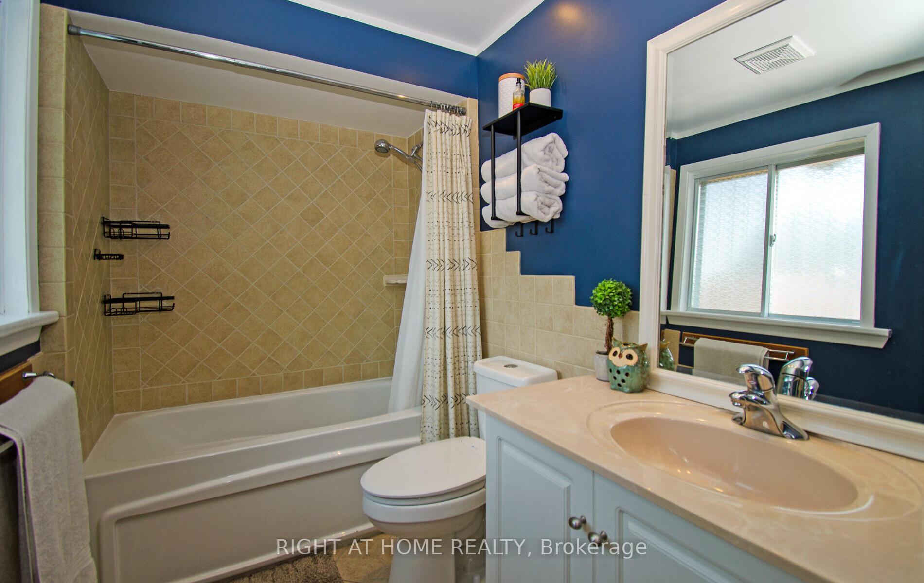 Photo 29 of 164 McMurchy Avenue S, Brampton, Brampton South — HOMEH