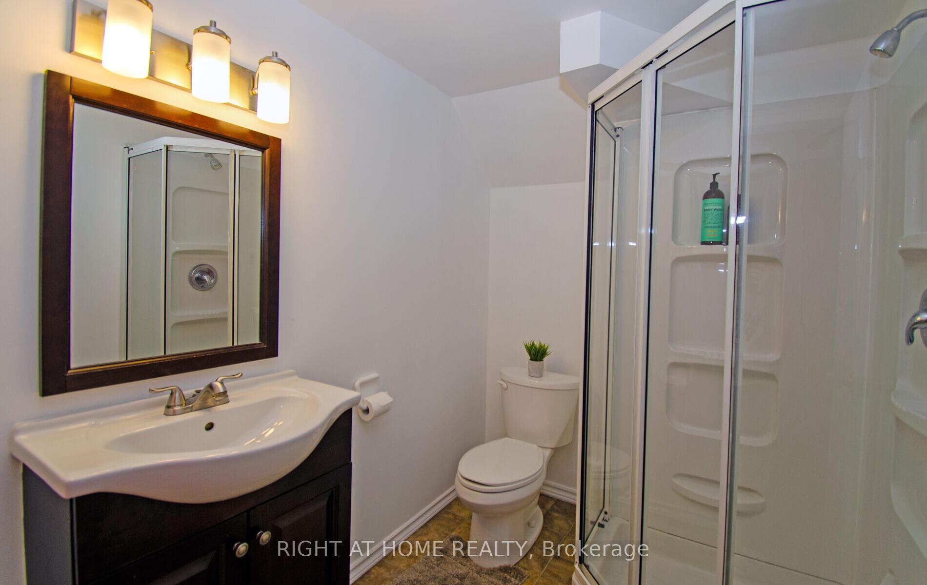 Photo 37 of 164 McMurchy Avenue S, Brampton, Brampton South — HOMEH