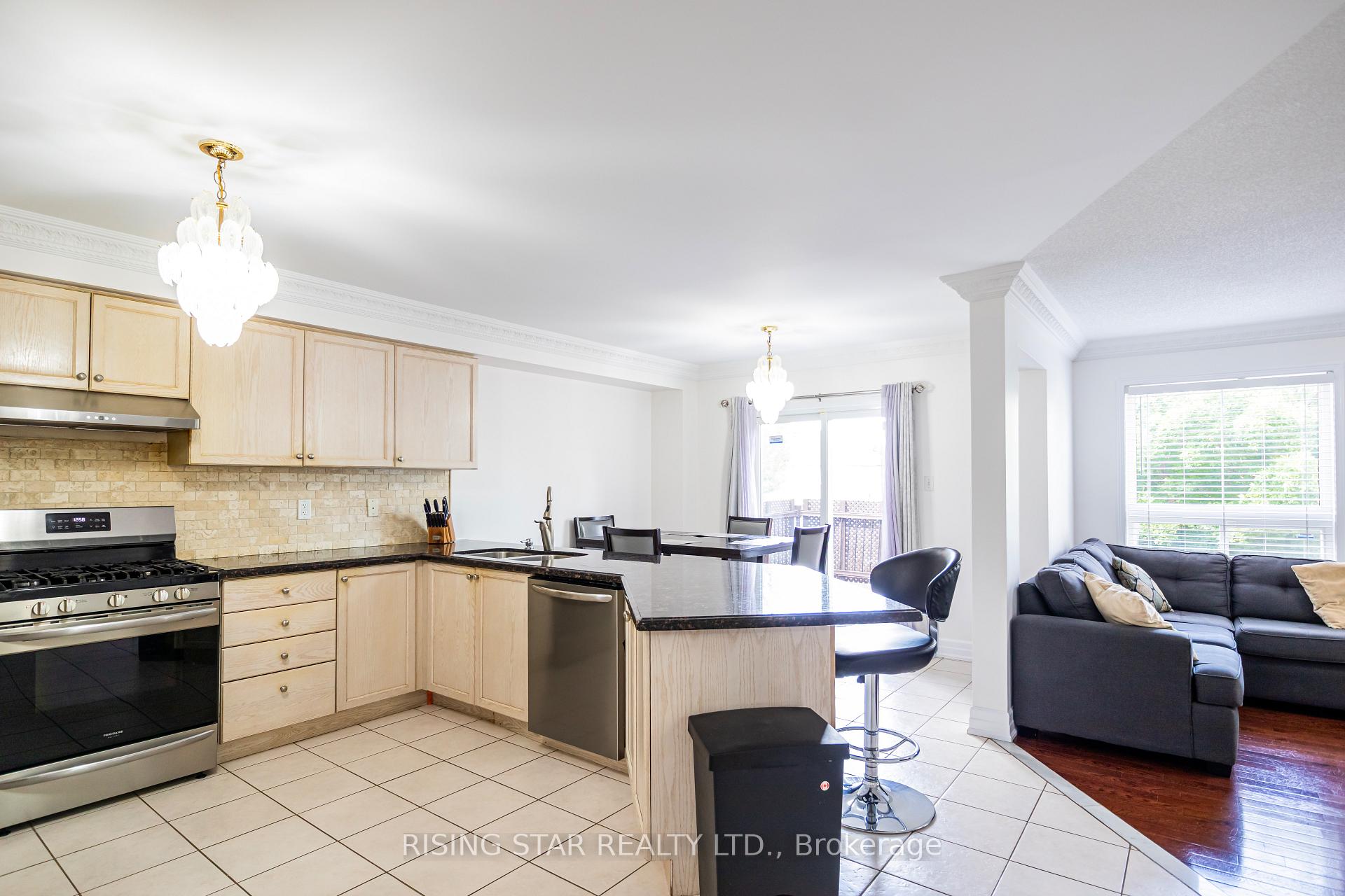 Photo 15 of 132 Luella Crescent, Brampton, Fletcher's Meadow — HOMEH