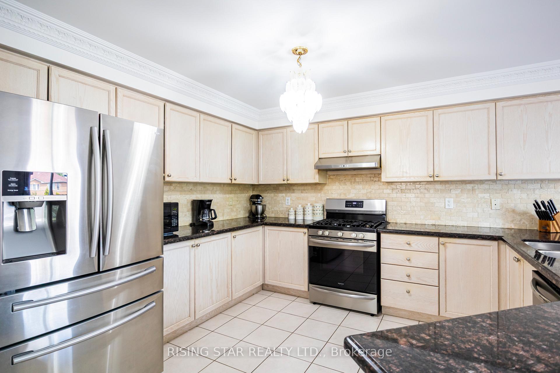 Photo 16 of 132 Luella Crescent, Brampton, Fletcher's Meadow — HOMEH
