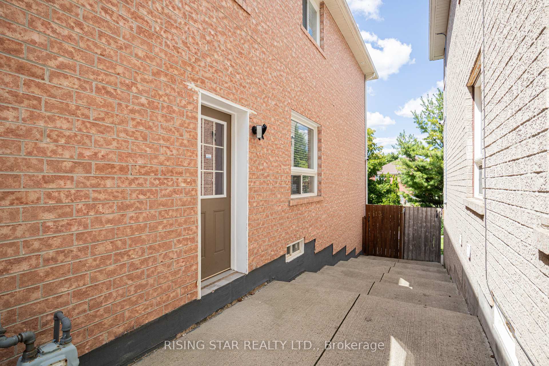 Photo 23 of 132 Luella Crescent, Brampton, Fletcher's Meadow — HOMEH