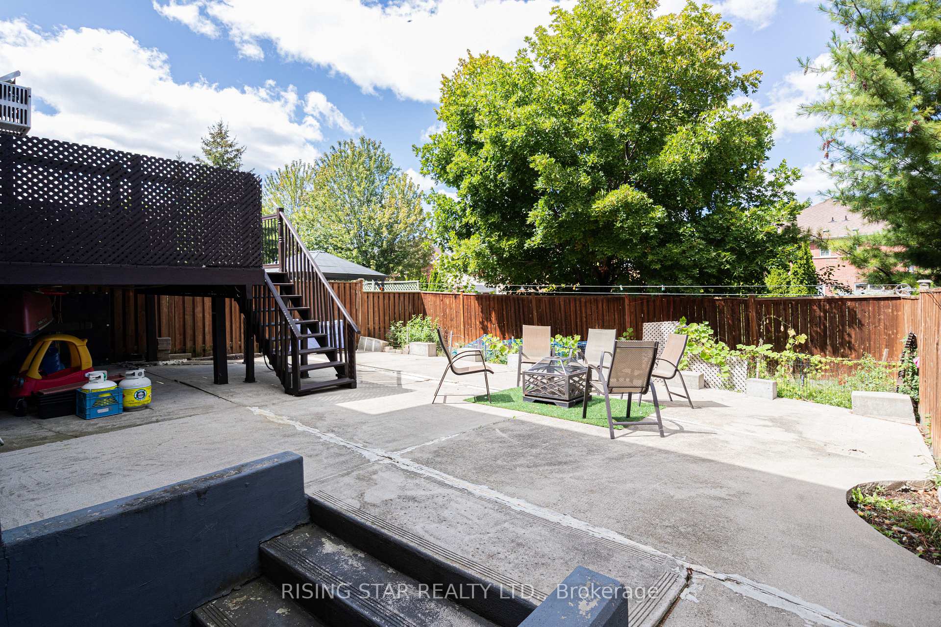 Photo 25 of 132 Luella Crescent, Brampton, Fletcher's Meadow — HOMEH