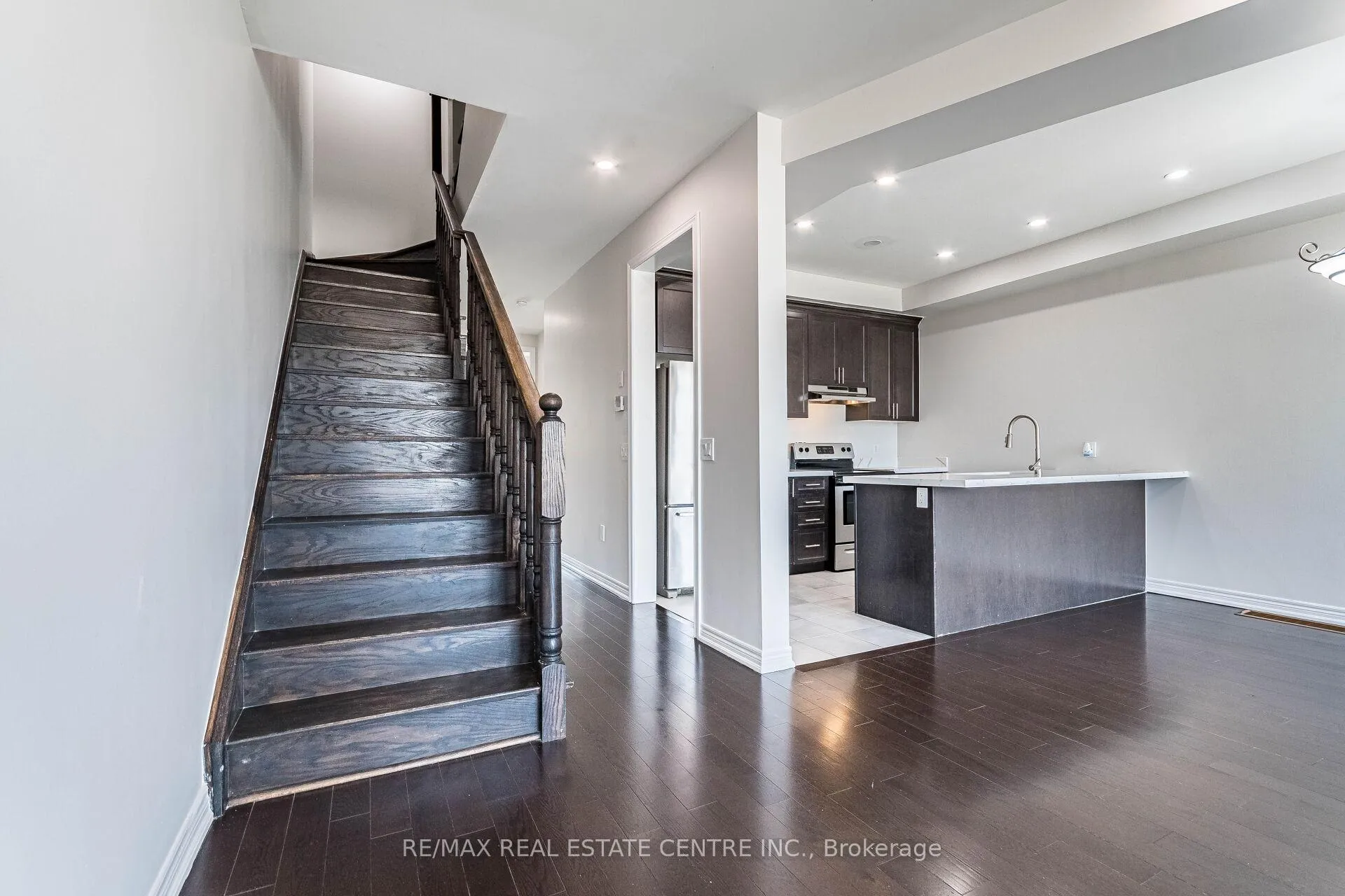 Photo 2 of 31 Bayonne Drive, Hamilton, Stoney Creek — HOMEH