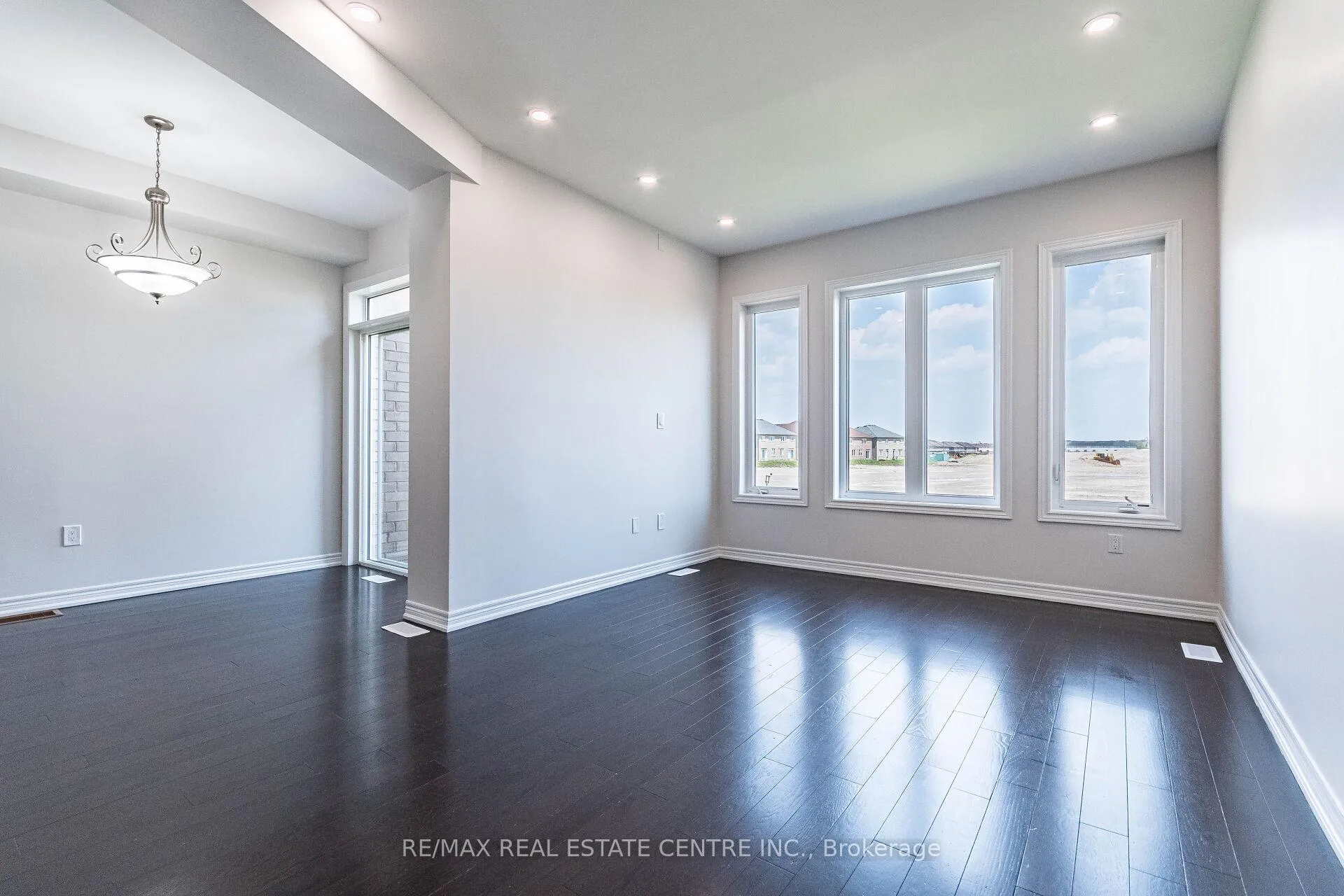 Photo 4 of 31 Bayonne Drive, Hamilton, Stoney Creek — HOMEH