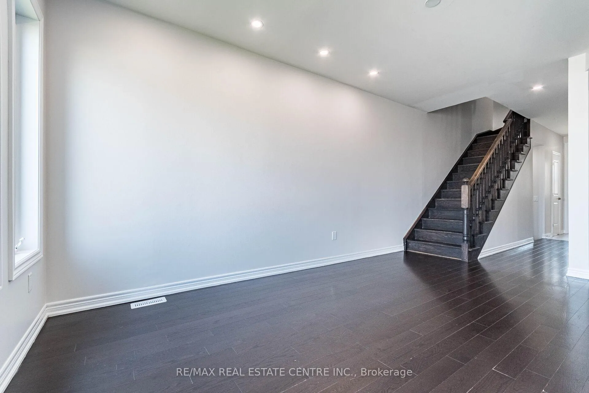 Photo 6 of 31 Bayonne Drive, Hamilton, Stoney Creek — HOMEH