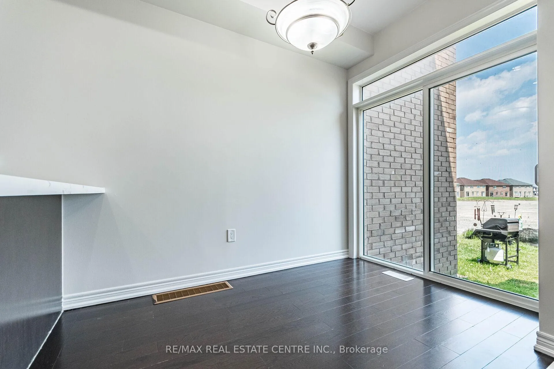 Photo 7 of 31 Bayonne Drive, Hamilton, Stoney Creek — HOMEH