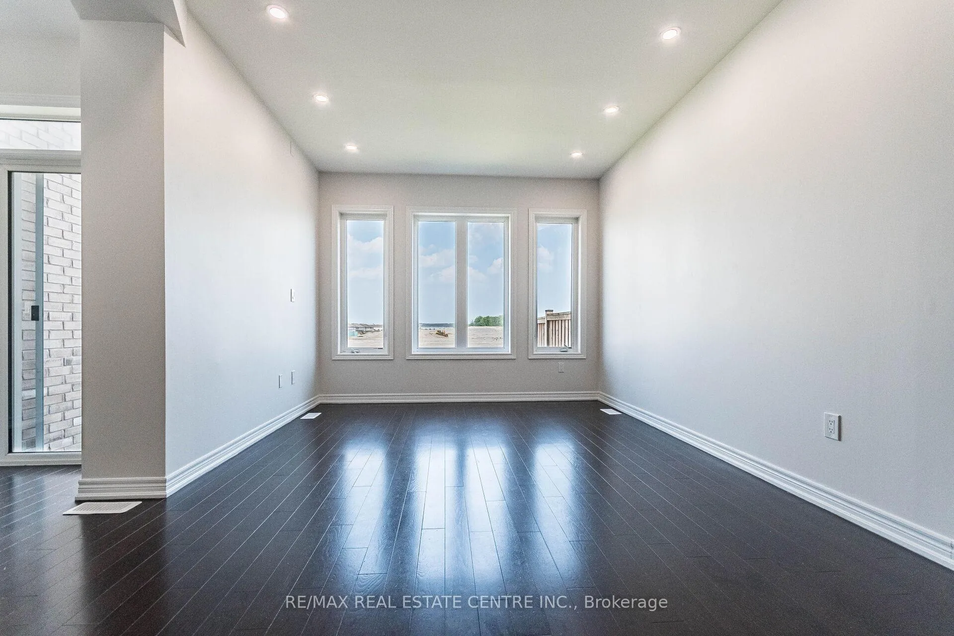 Photo 8 of 31 Bayonne Drive, Hamilton, Stoney Creek — HOMEH