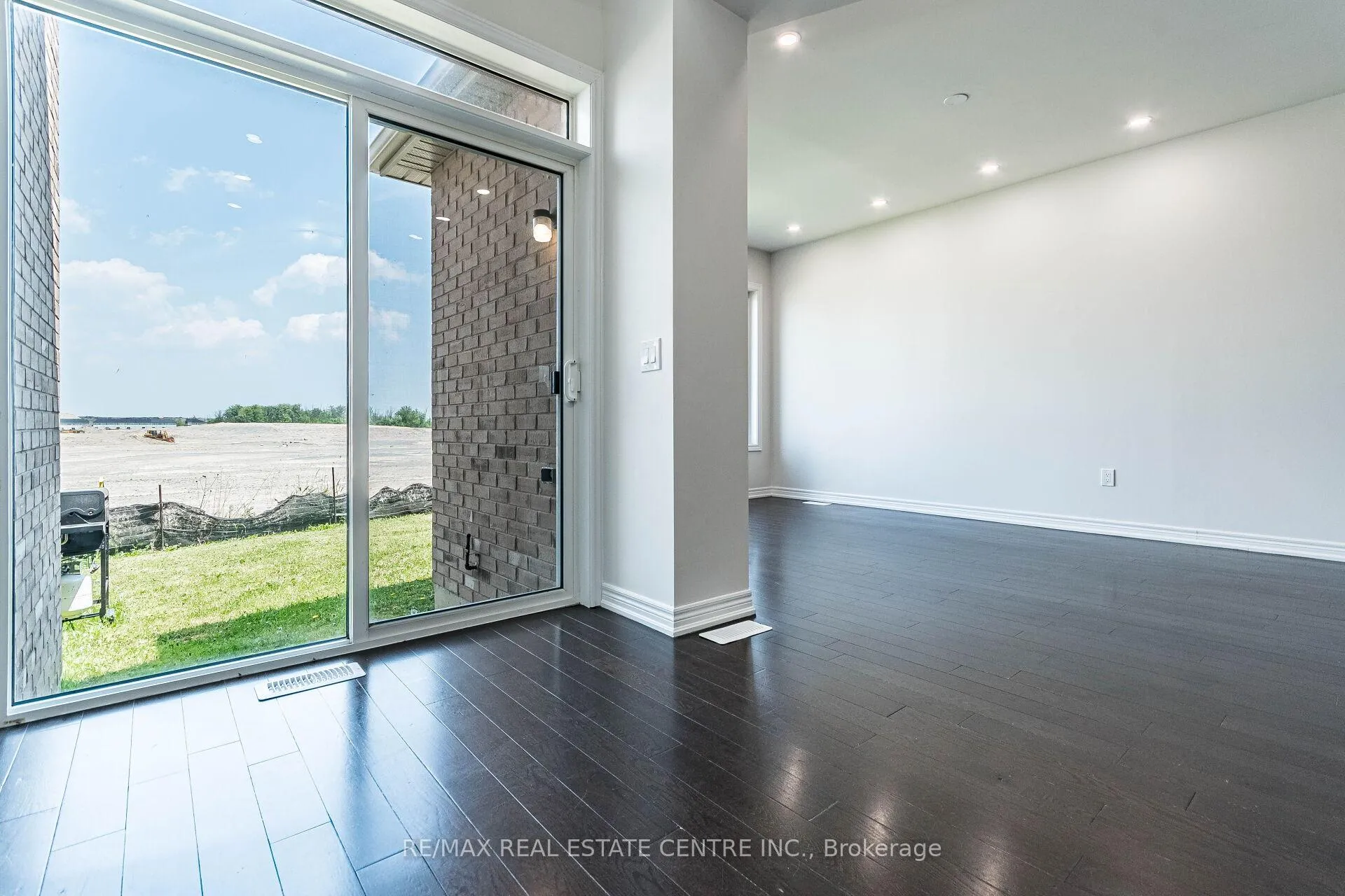Photo 10 of 31 Bayonne Drive, Hamilton, Stoney Creek — HOMEH