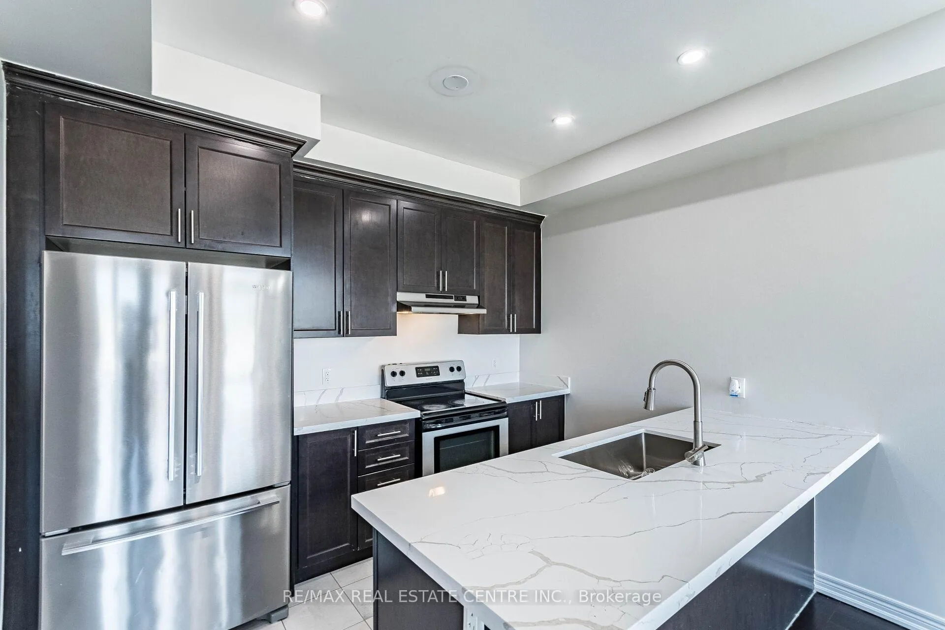 Photo 12 of 31 Bayonne Drive, Hamilton, Stoney Creek — HOMEH