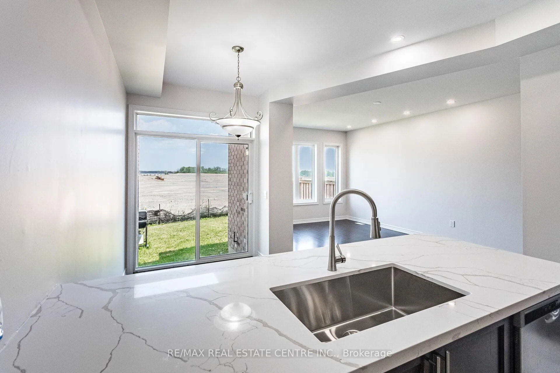 Photo 13 of 31 Bayonne Drive, Hamilton, Stoney Creek — HOMEH