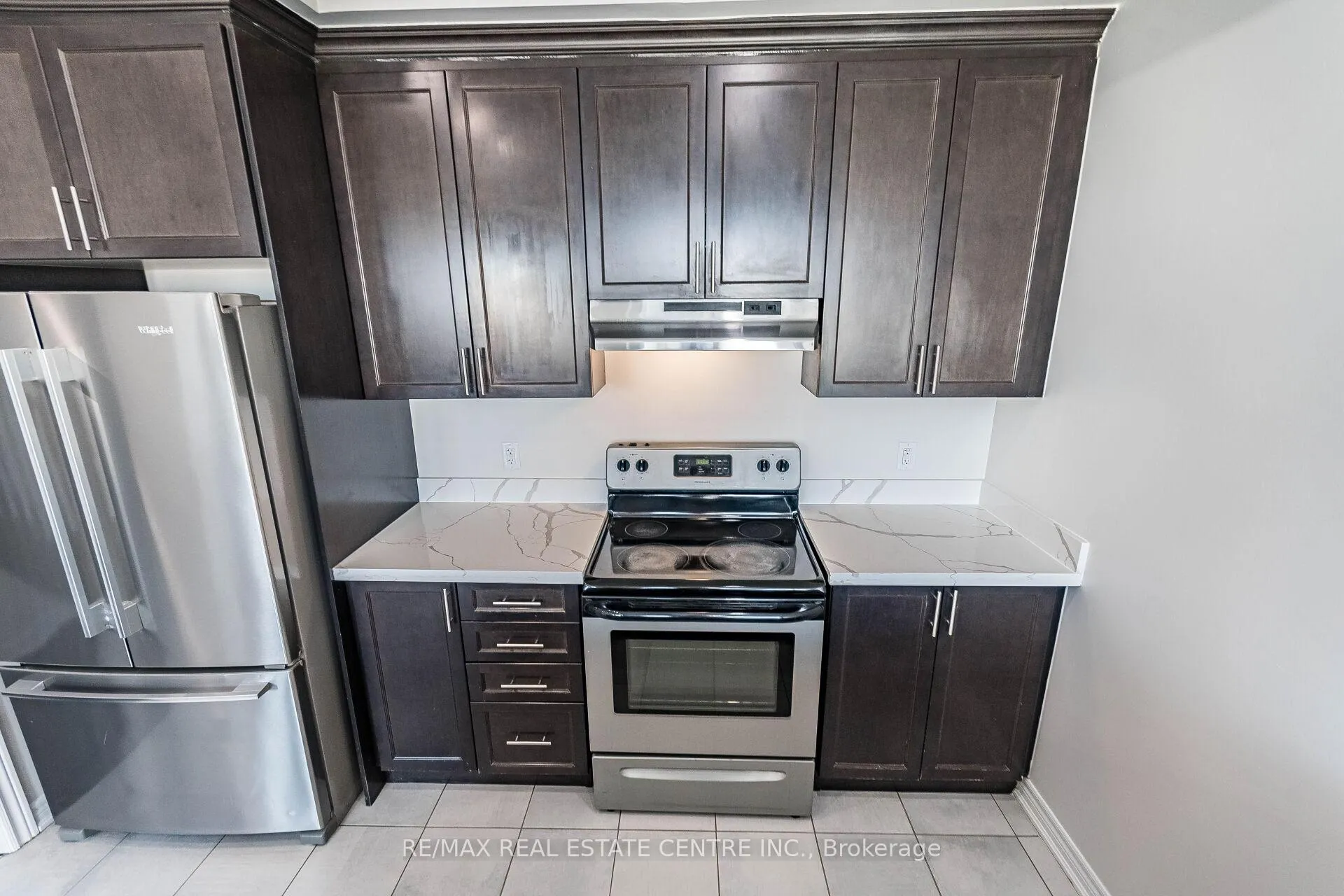 Photo 16 of 31 Bayonne Drive, Hamilton, Stoney Creek — HOMEH