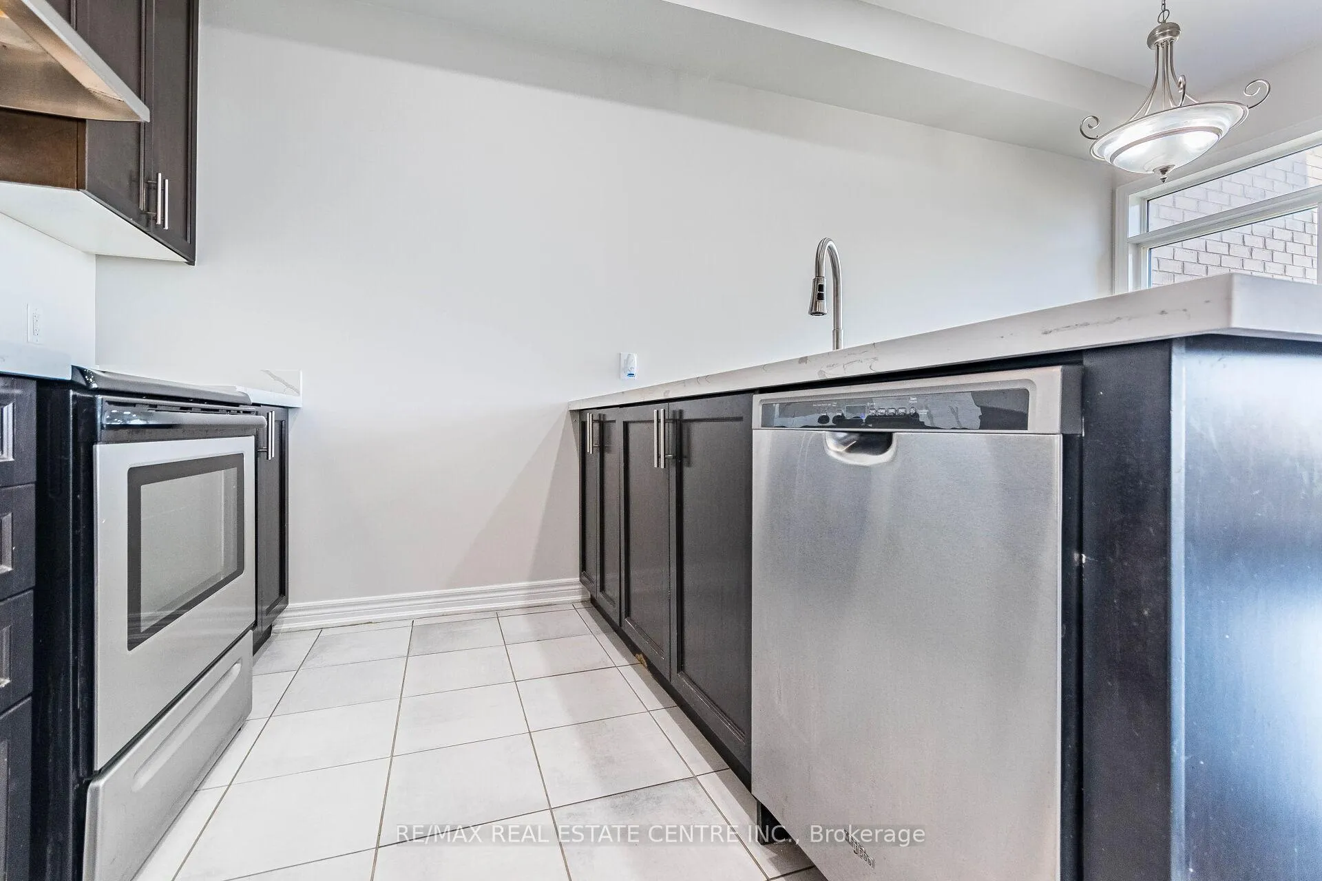 Photo 17 of 31 Bayonne Drive, Hamilton, Stoney Creek — HOMEH