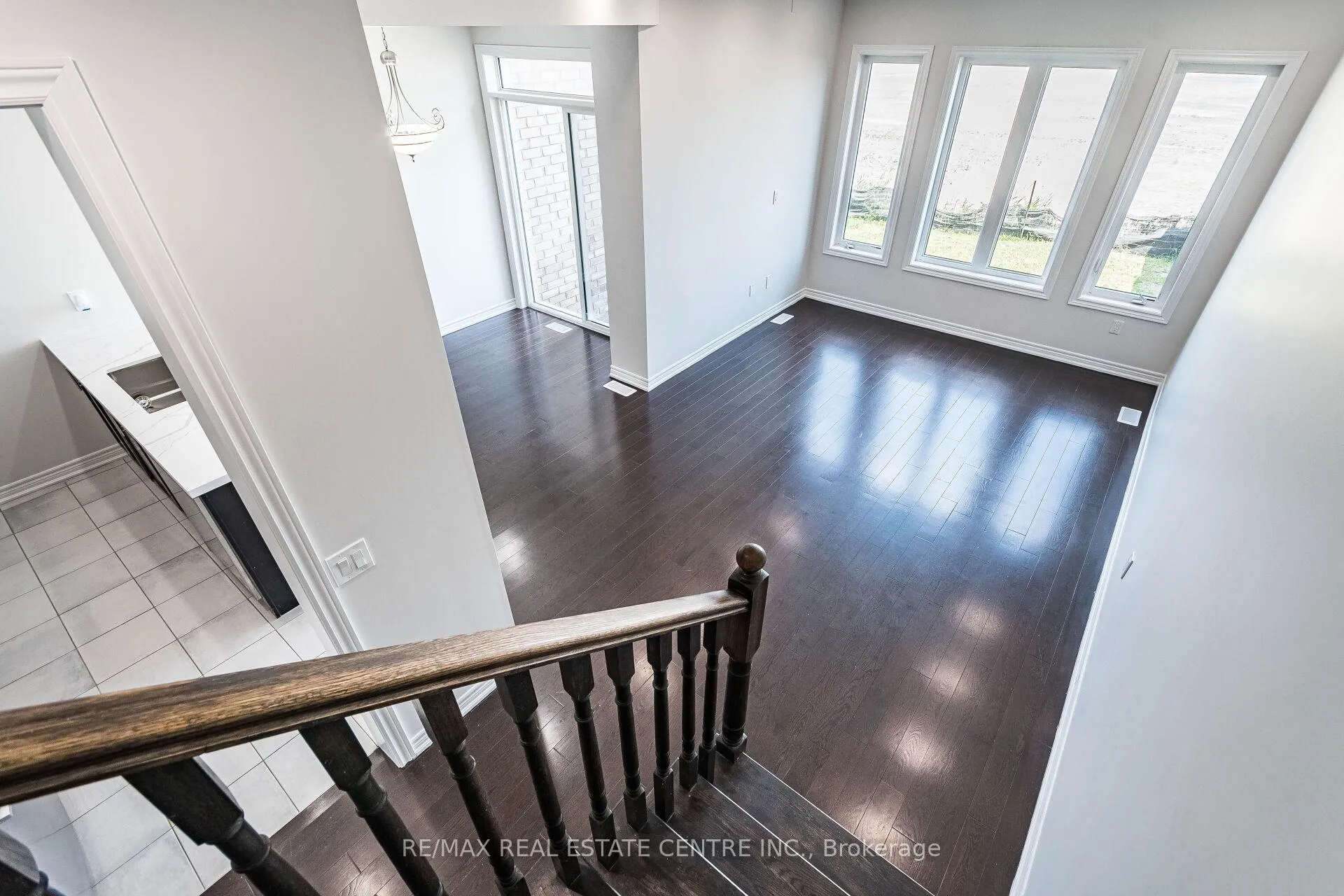 Photo 19 of 31 Bayonne Drive, Hamilton, Stoney Creek — HOMEH