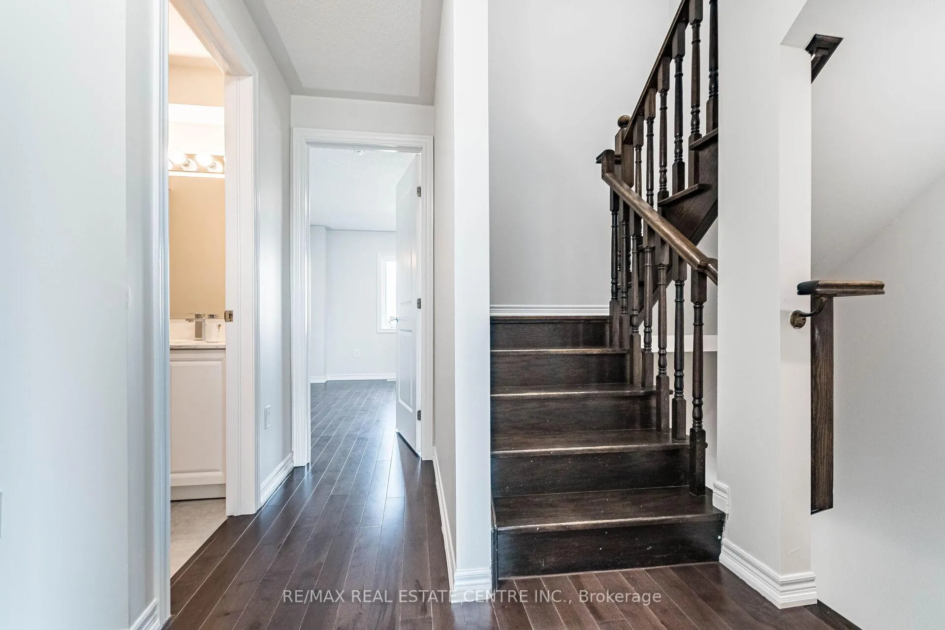 Photo 21 of 31 Bayonne Drive, Hamilton, Stoney Creek — HOMEH