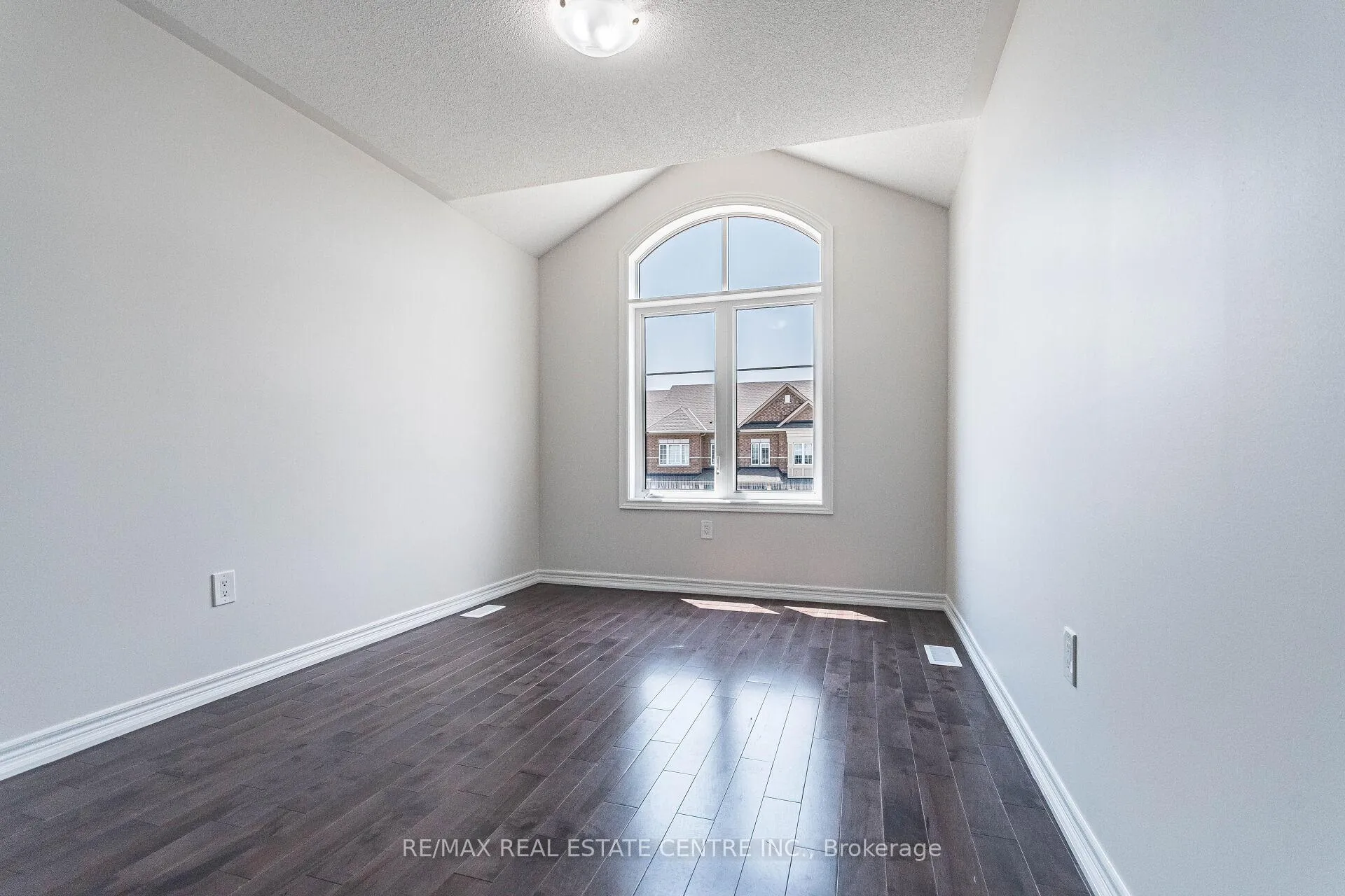 Photo 27 of 31 Bayonne Drive, Hamilton, Stoney Creek — HOMEH