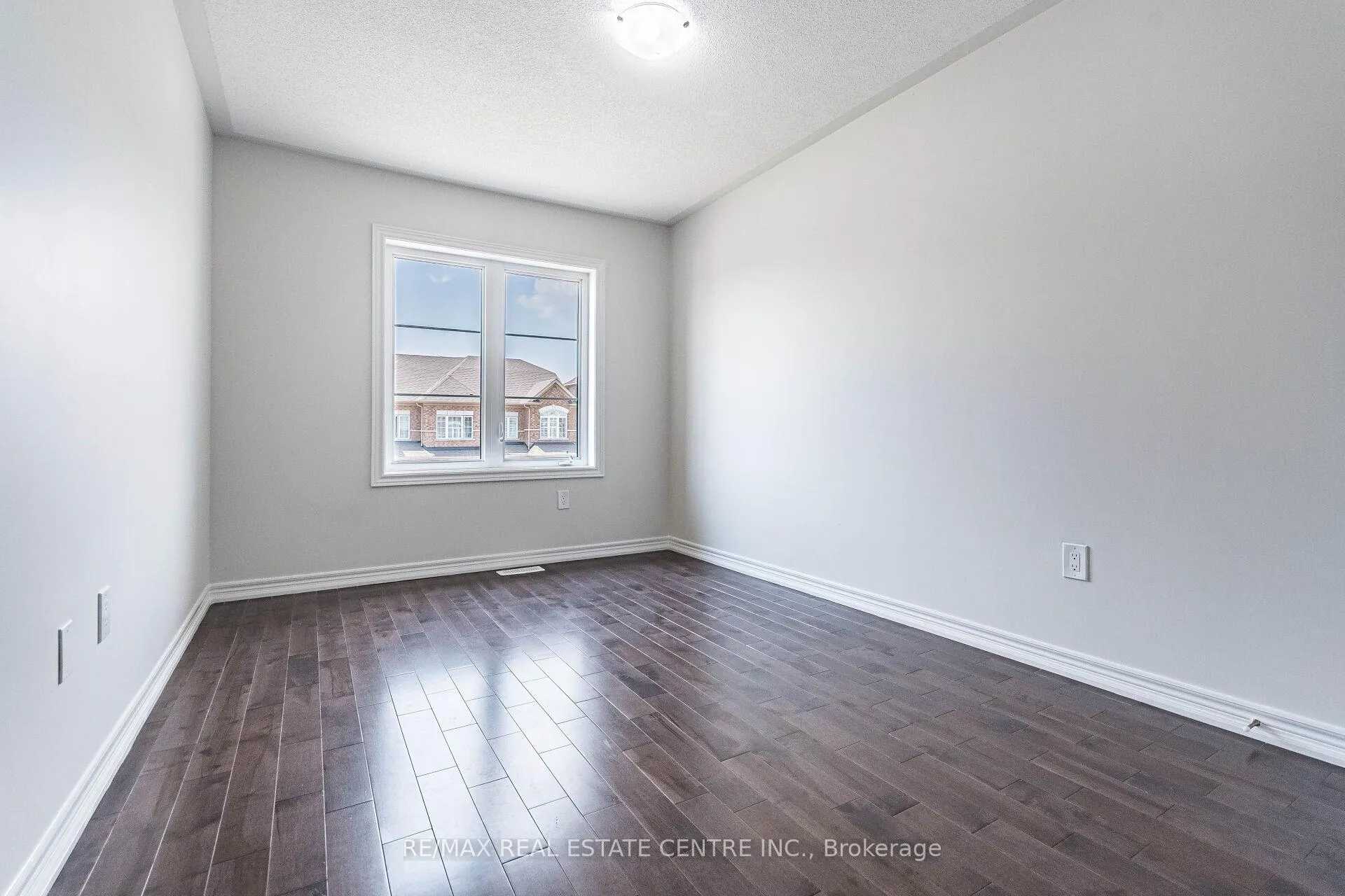 Photo 28 of 31 Bayonne Drive, Hamilton, Stoney Creek — HOMEH