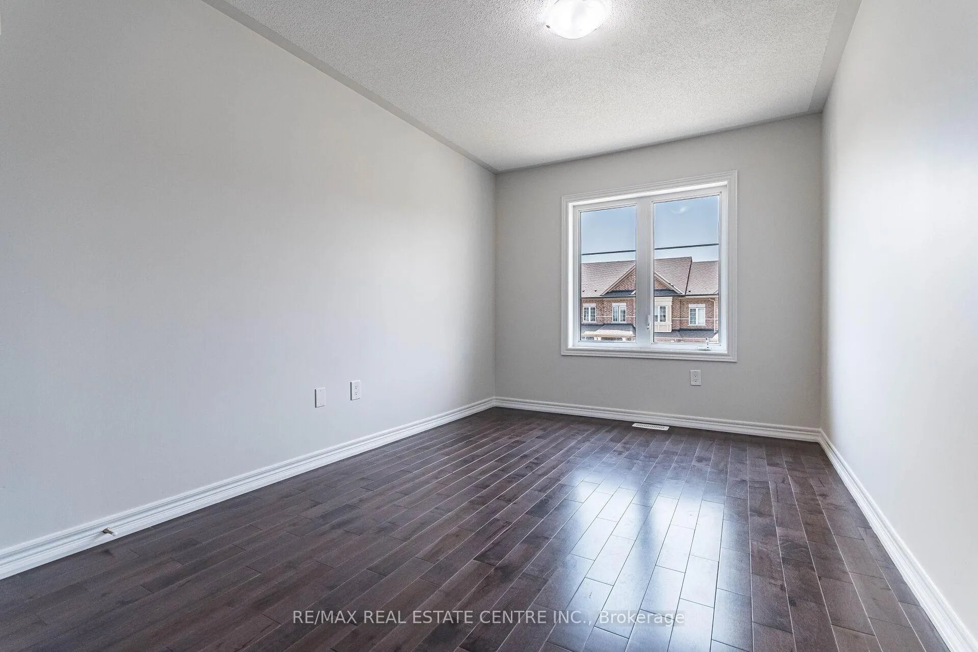 Photo 29 of 31 Bayonne Drive, Hamilton, Stoney Creek — HOMEH