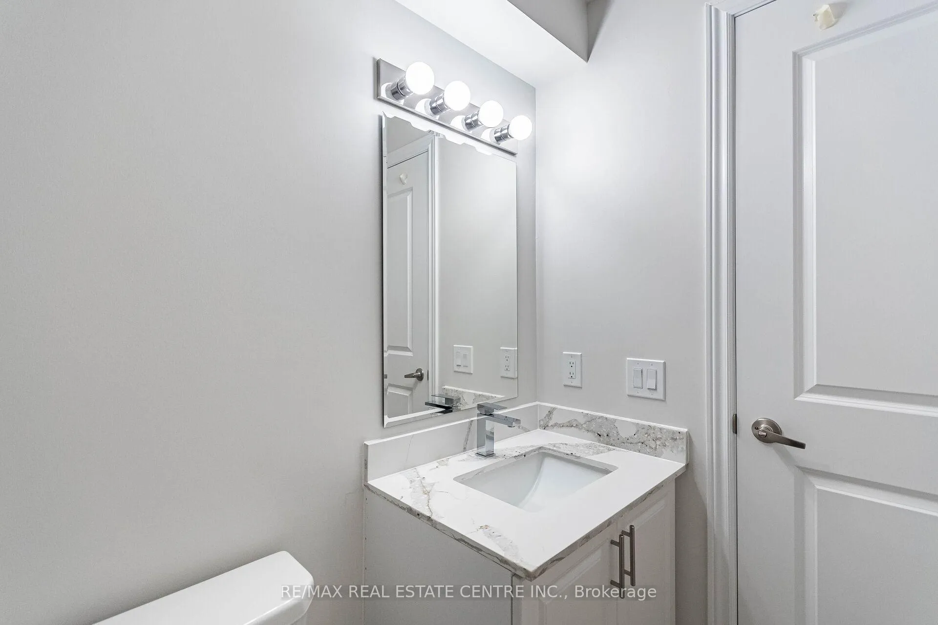 Photo 30 of 31 Bayonne Drive, Hamilton, Stoney Creek — HOMEH